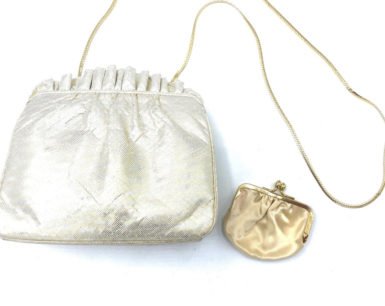 Judith Leiber Schillernde weiße Abendtasche mit Kette, 1980er - Main Image