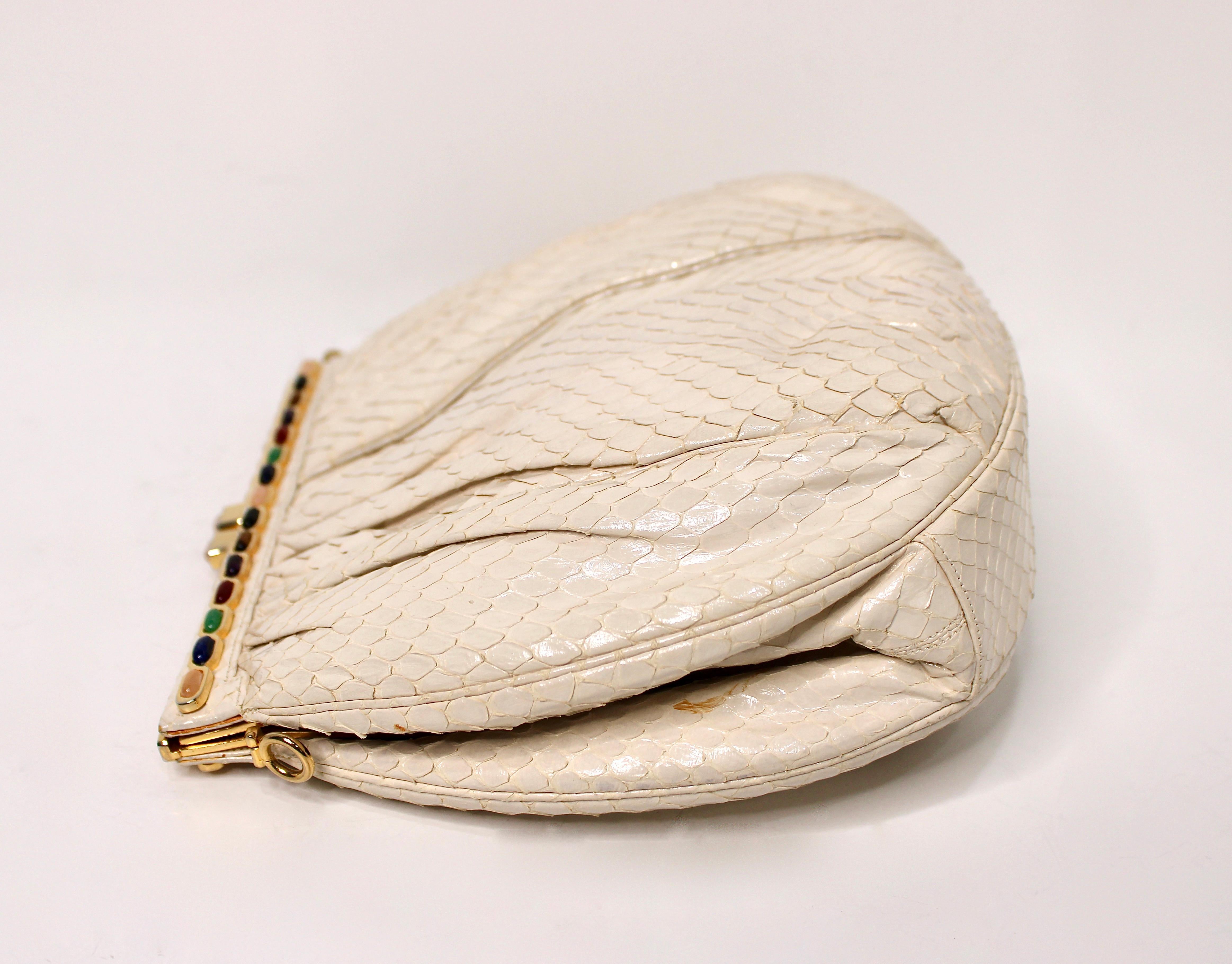Beige Judith Leiber Pochette in pelle di serpente avorio con cinturino circa anni '80 in vendita