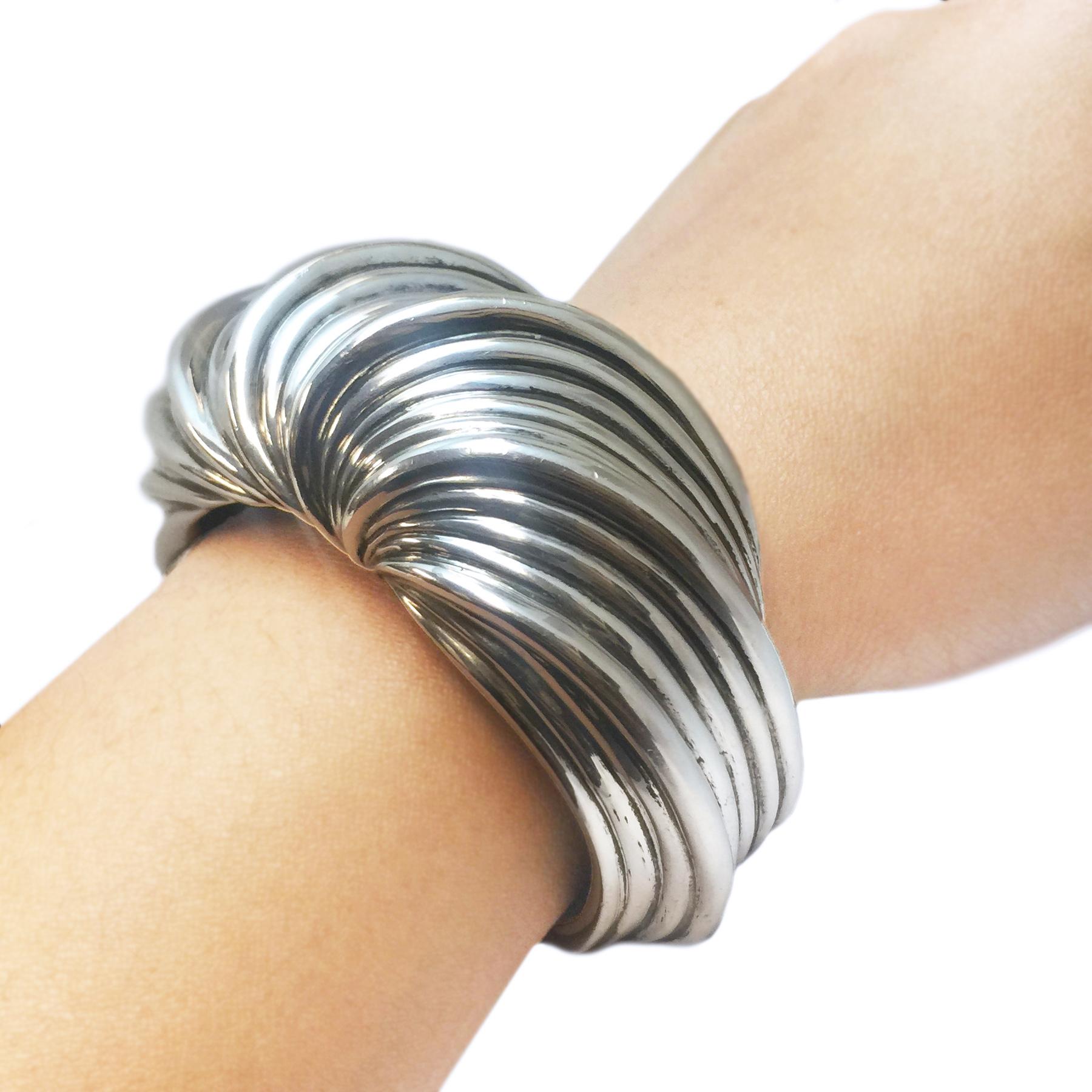 Judith Leiber Large Silver Cuff Bracelet In Excellent Condition For Sale In Chicago, IL