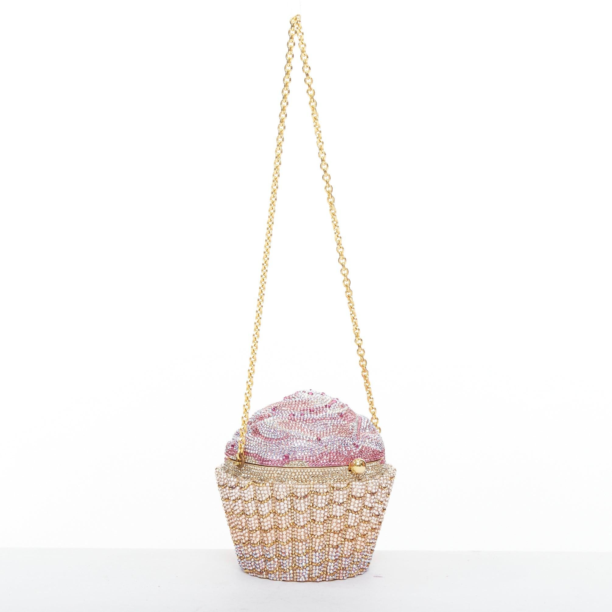 Pochette minaudiere Say Yes di JUDITH LEIBER in edizione limitata con cupcake alla fragola In condizioni buone in vendita a Hong Kong, NT