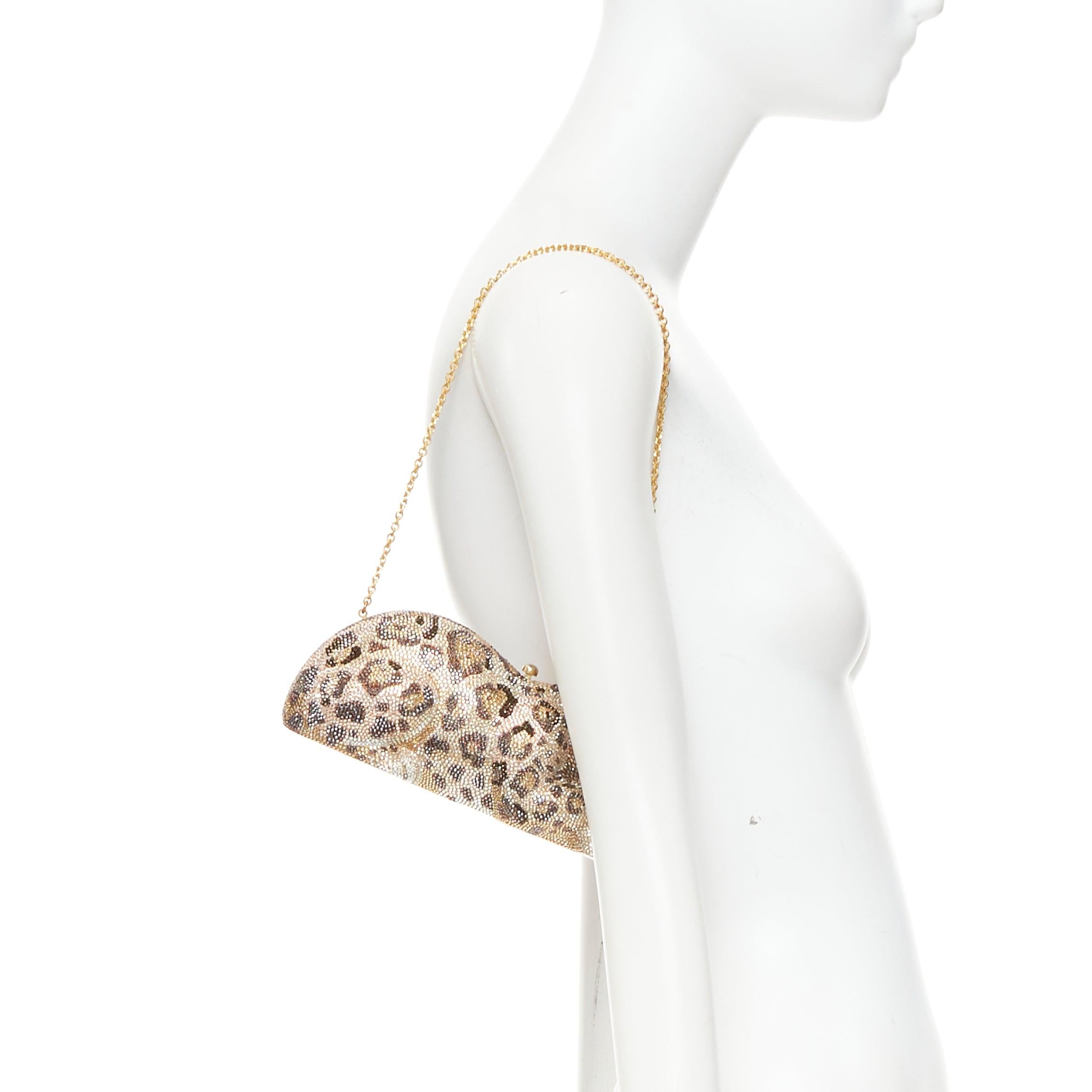 Judith Leiber Edizione Limitata Wildcat Chiquita marrone oro giaguaro cristallo minaudiere pochette
Riferimento: SNKO/A00613
Marchio: Judith Leiber
Model: Wildcat Chiquita
Collezione: Edizione limitata
Materiale: Metallo
Colore: Rosa, Oro
Modello: