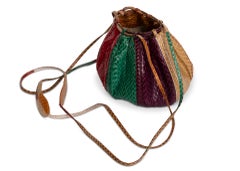 Judith Leiber  Sac à bandoulière multicolore en forme de ballon de plage imitation peau de serpent, années 1980