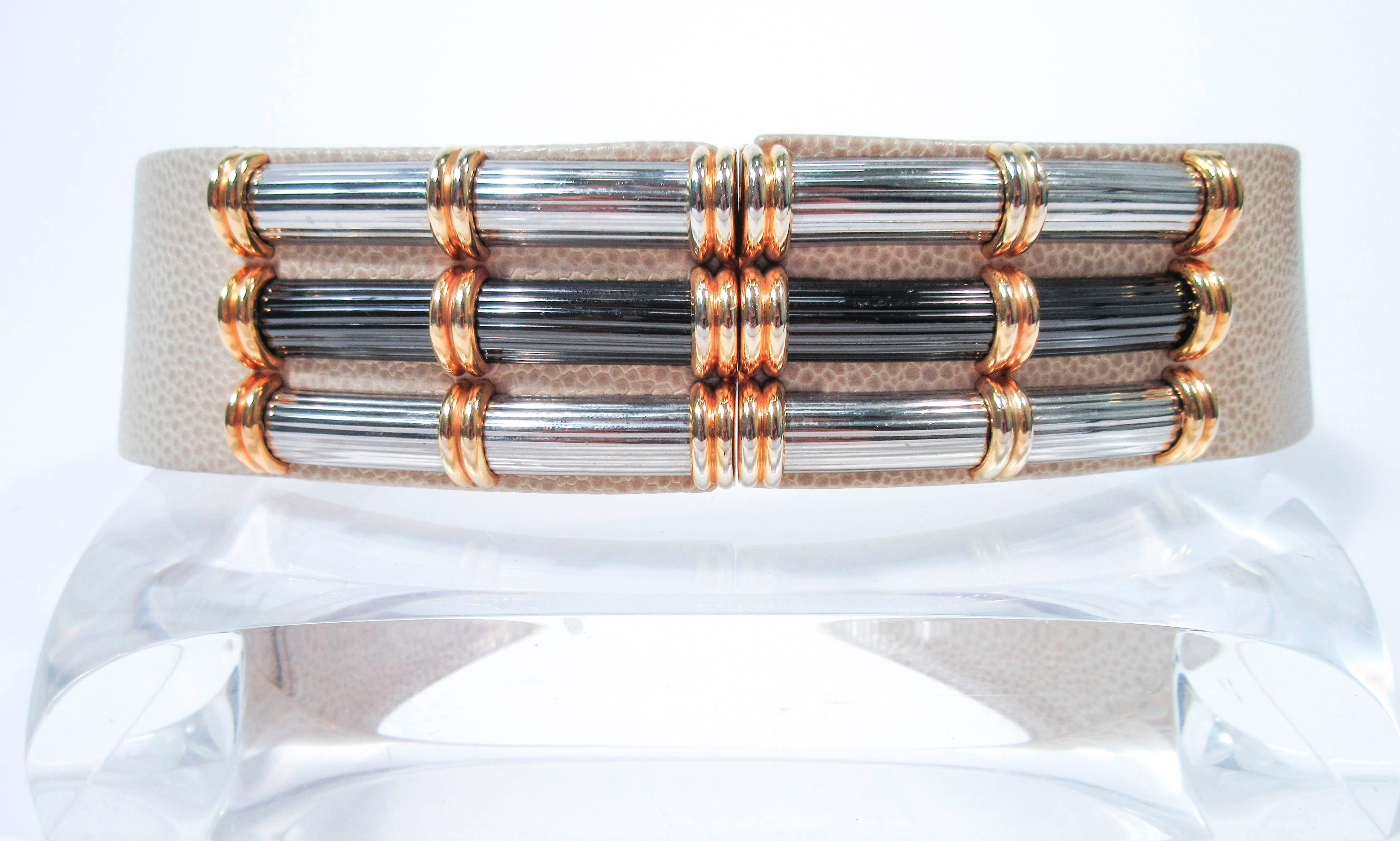This Judith Leiber belt is composed of a nude lizard. Features an adjustable design with multi-metal buckle accent. In good vintage condition.
**Please cross-reference measurements for personal accuracy. Size in description box is an estimation.