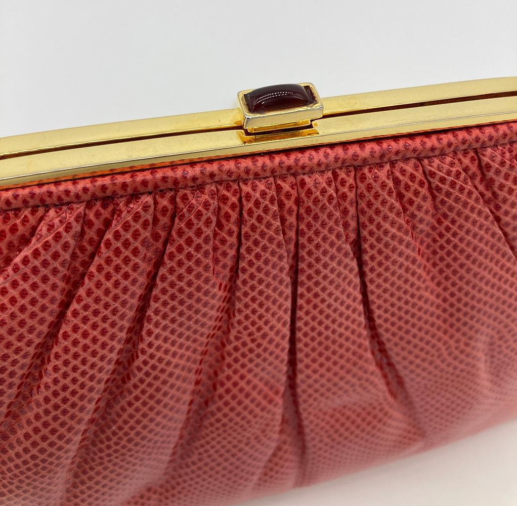 Judith Leiber - Petit sac à bandoulière en lézard rouge en vente 2