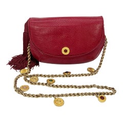 Judith Leiber Bolso de hombro con bandolera y borla de lagarto rojo