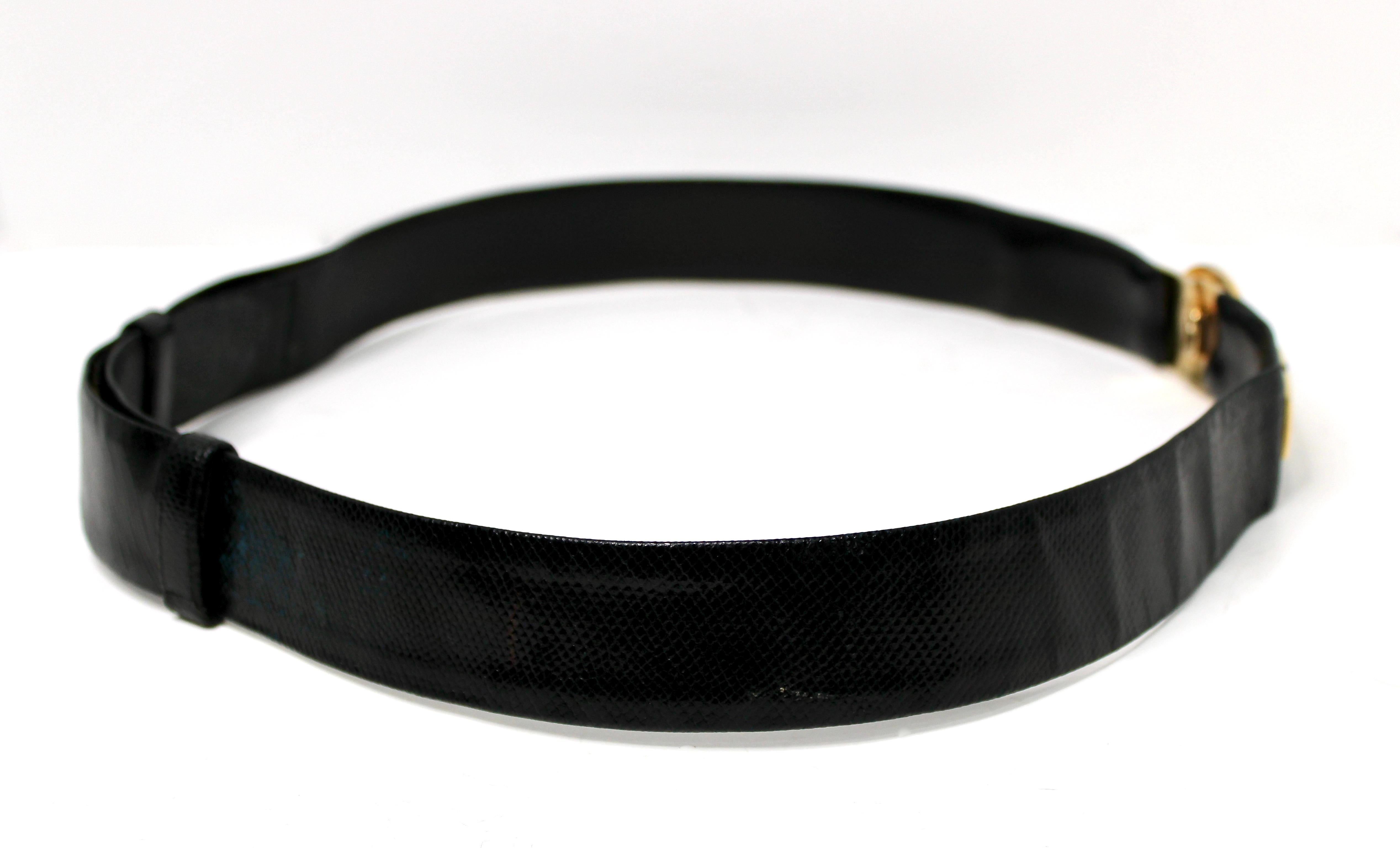 Judith Leiber Römische Münze Schwarzer Schlangenhaut Ledergürtel circa 1980s Damen im Angebot