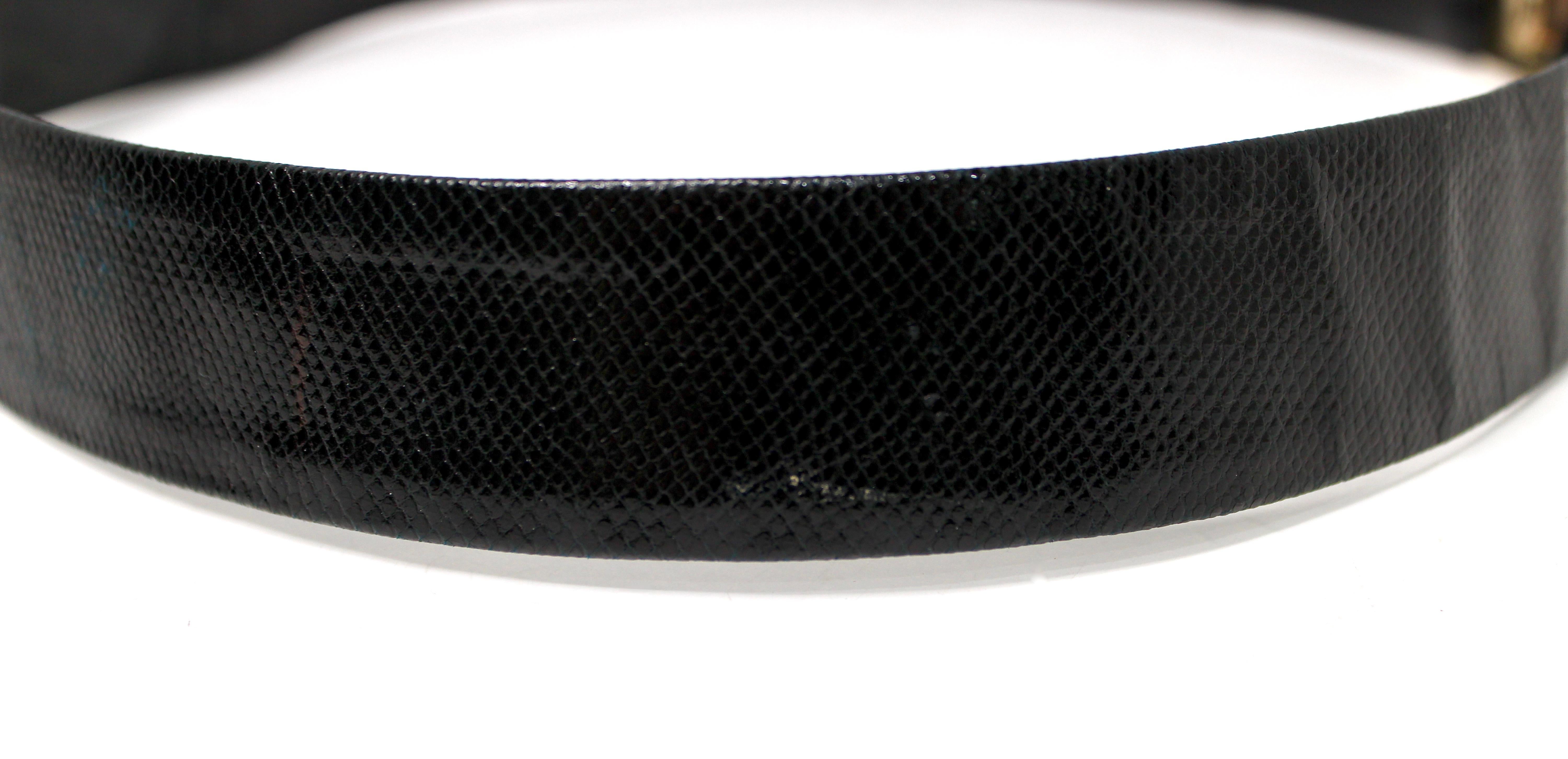 Judith Leiber Römische Münze Schwarzer Schlangenhaut Ledergürtel circa 1980s im Angebot 1