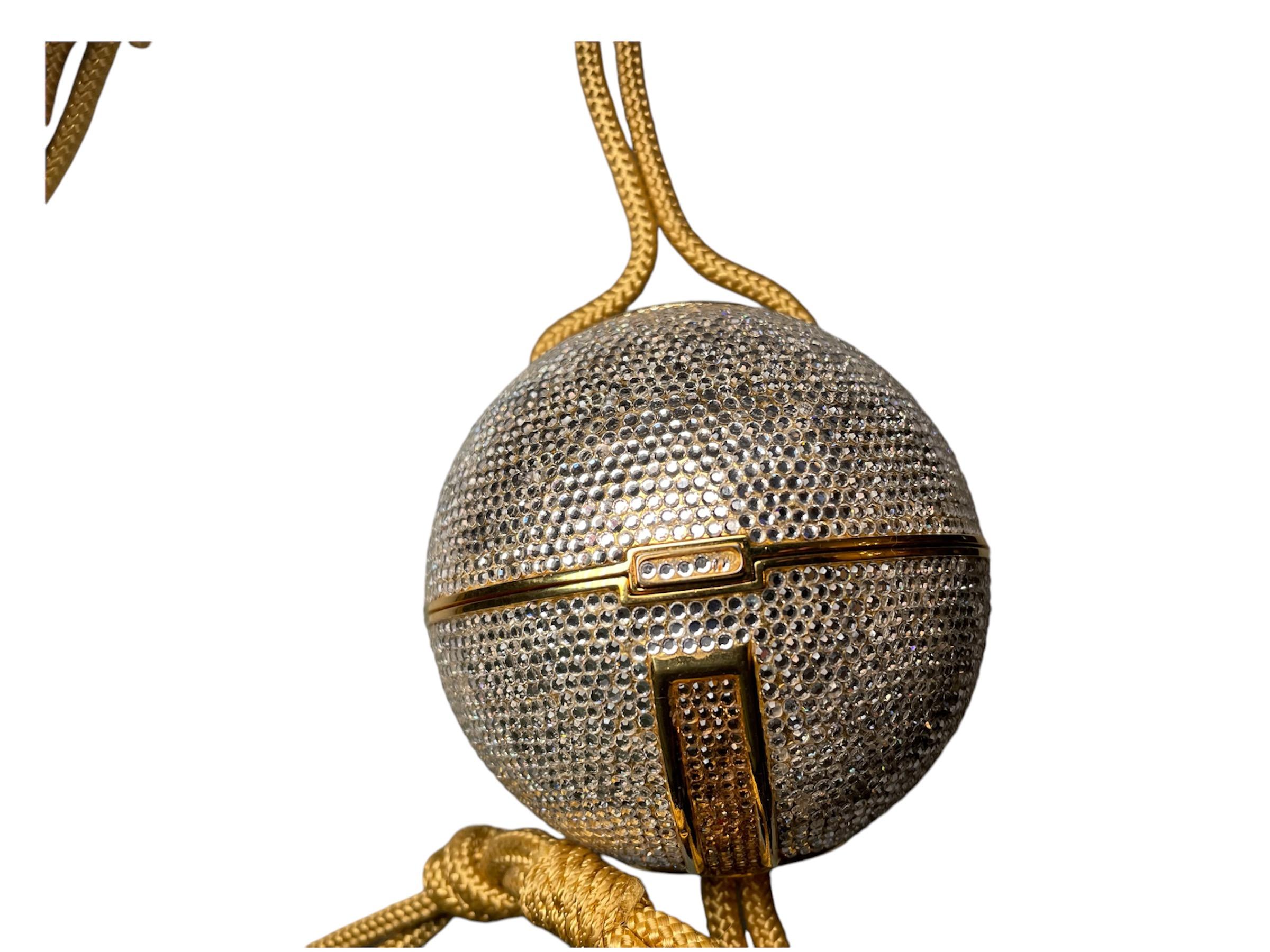 Judith Leiber Swarovski Crystals Temari Ball Minaudier / Clutch In Good Condition For Sale In Guaynabo, PR
