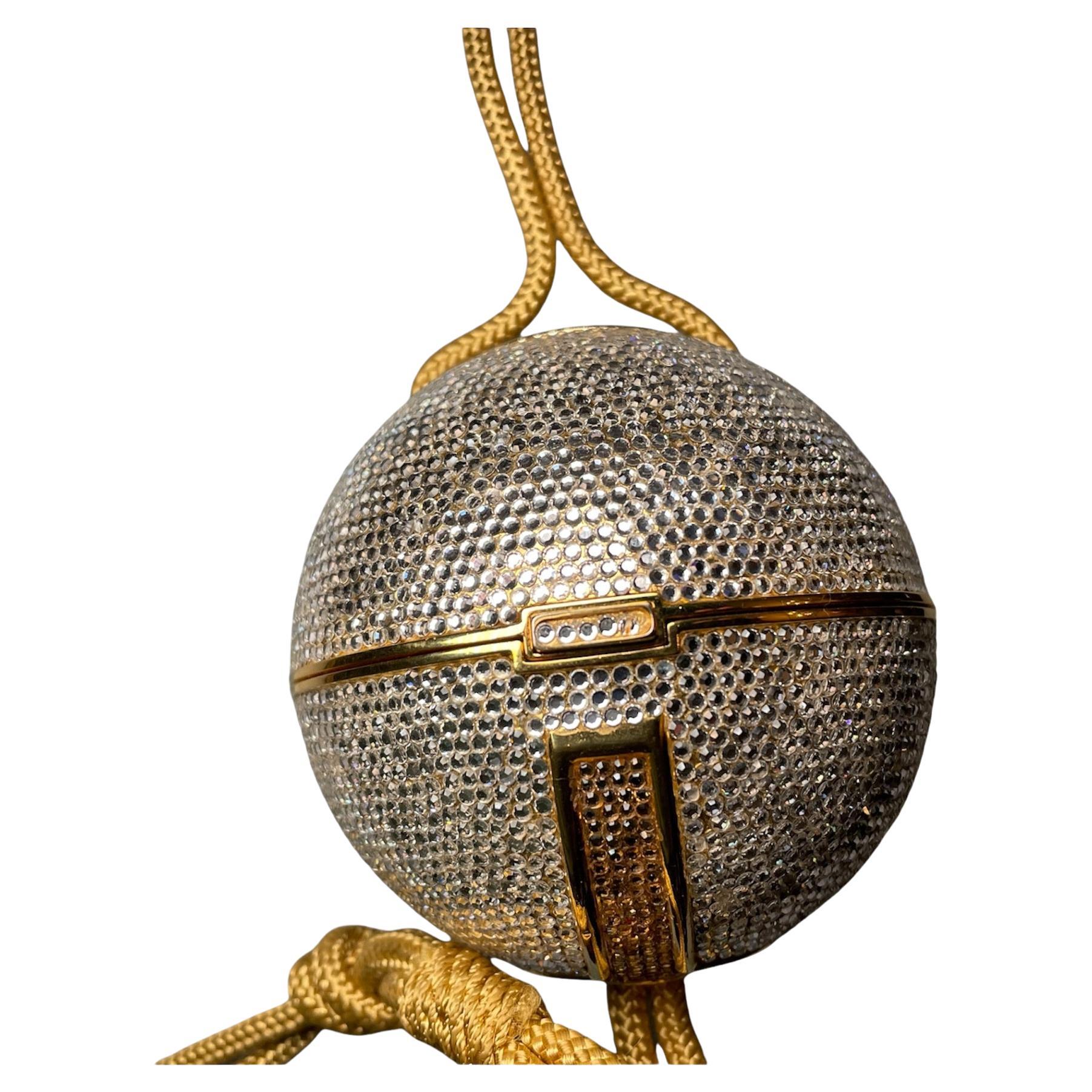 Minaudier / Clutch Temari con cristales de Swarovski Judith Leiber