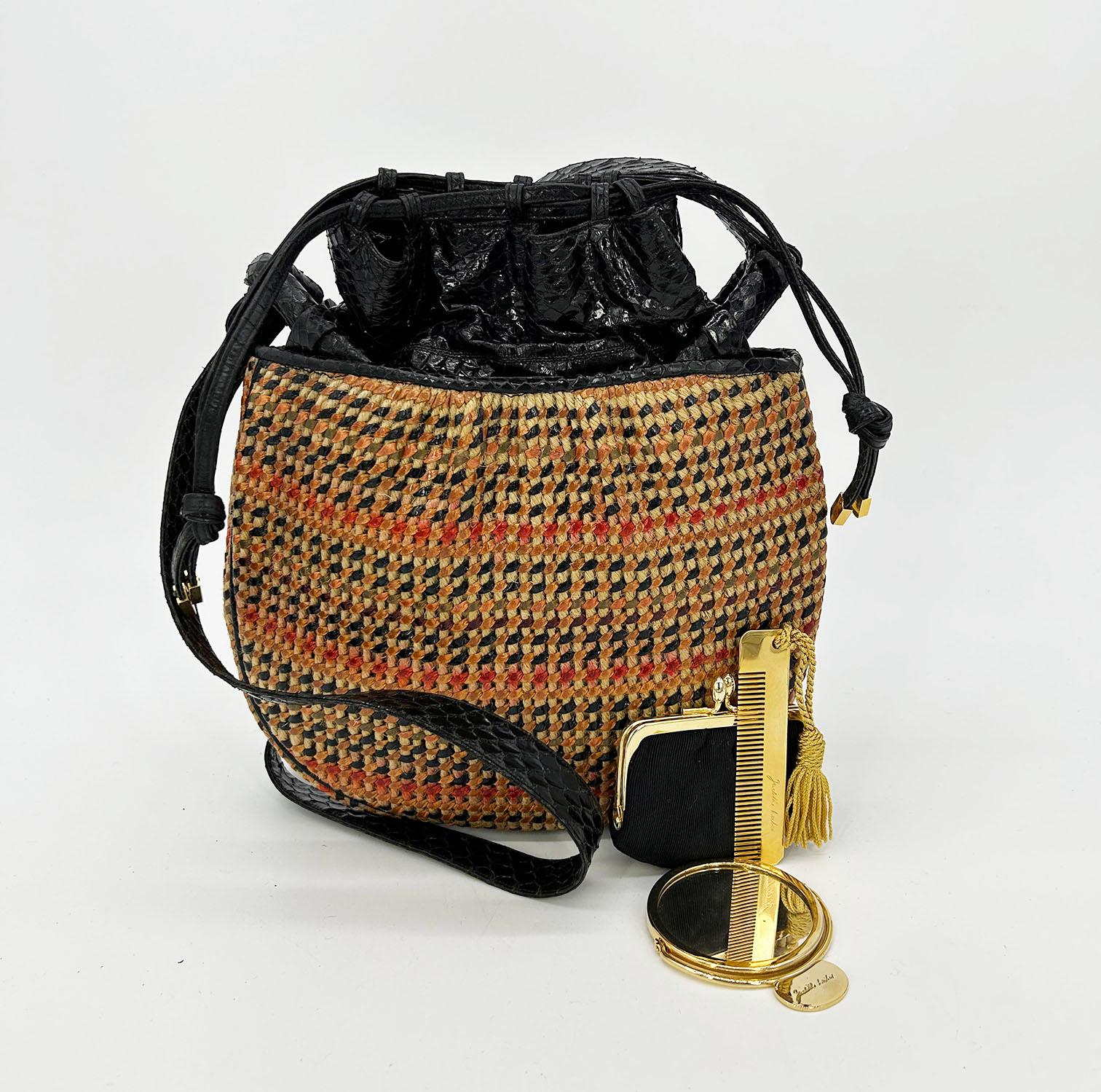 Judith Leiber sac à bandoulière vintage en peau de serpent tissée avec cordon de serrage  en vente 7
