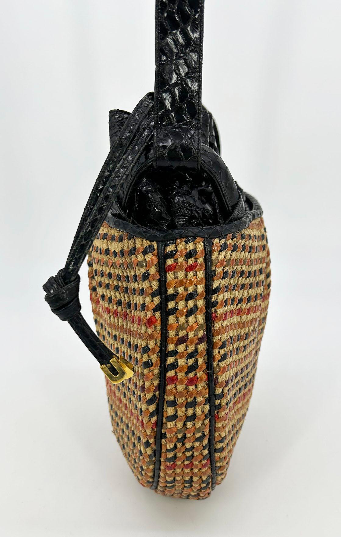 Judith Leiber sac à bandoulière vintage en peau de serpent tissée avec cordon de serrage  en vente 1