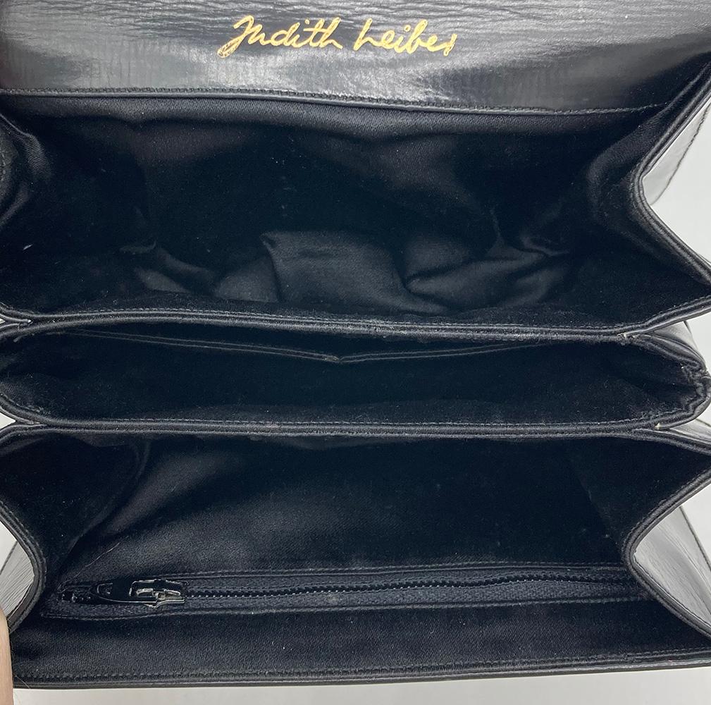Judith Leiber Bolso de noche vintage con correa de cristal de aligátor negro en venta 2