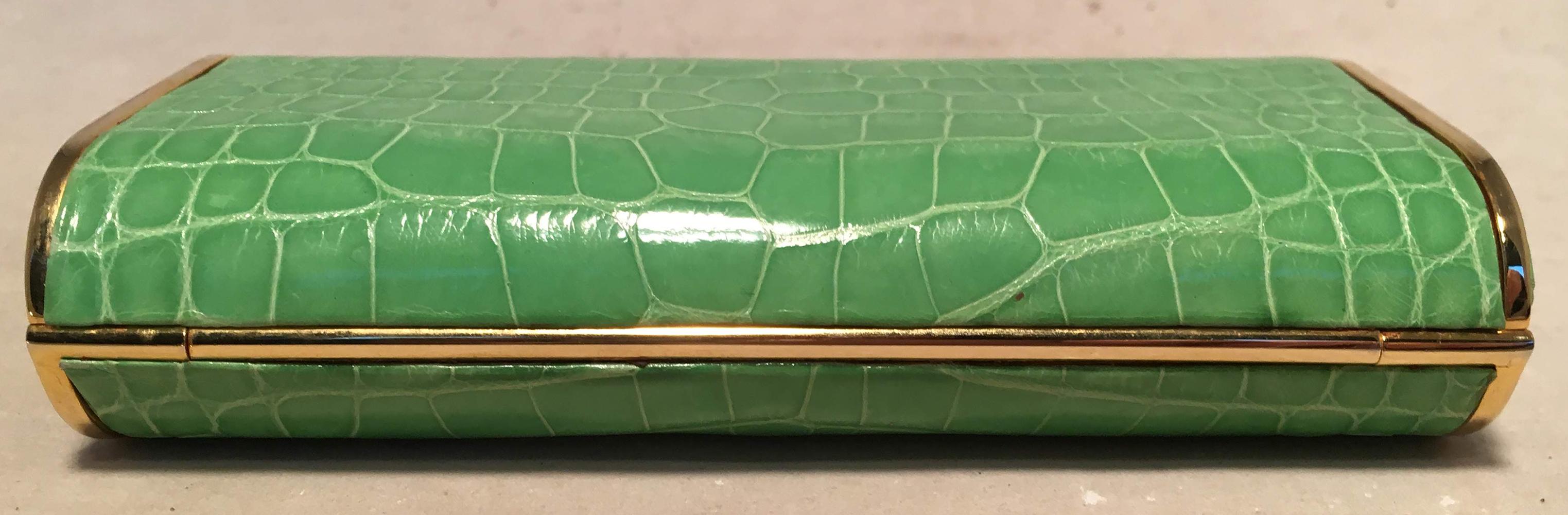 Judith Leiber Vintage Mini Green Alligator Clutch Minaudiere In Excellent Condition For Sale In Philadelphia, PA