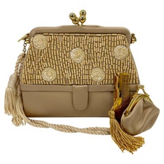 Judith Leiber Bolso Minaudiere Vintage Tan Silk Wood Bead Sequin Two Tier