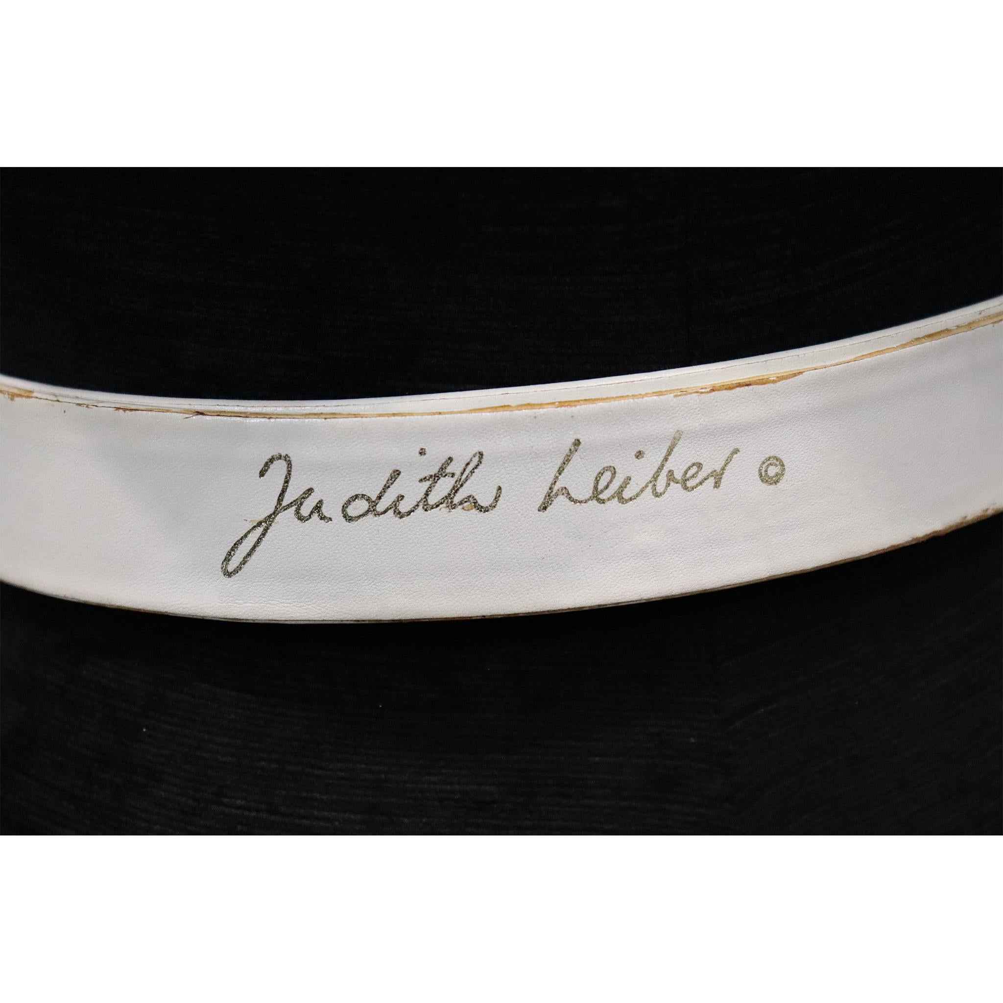 Judith Leiber White Belt W/ Gold Lions Head Clasp In Good Condition For Sale In Los Angeles, CA