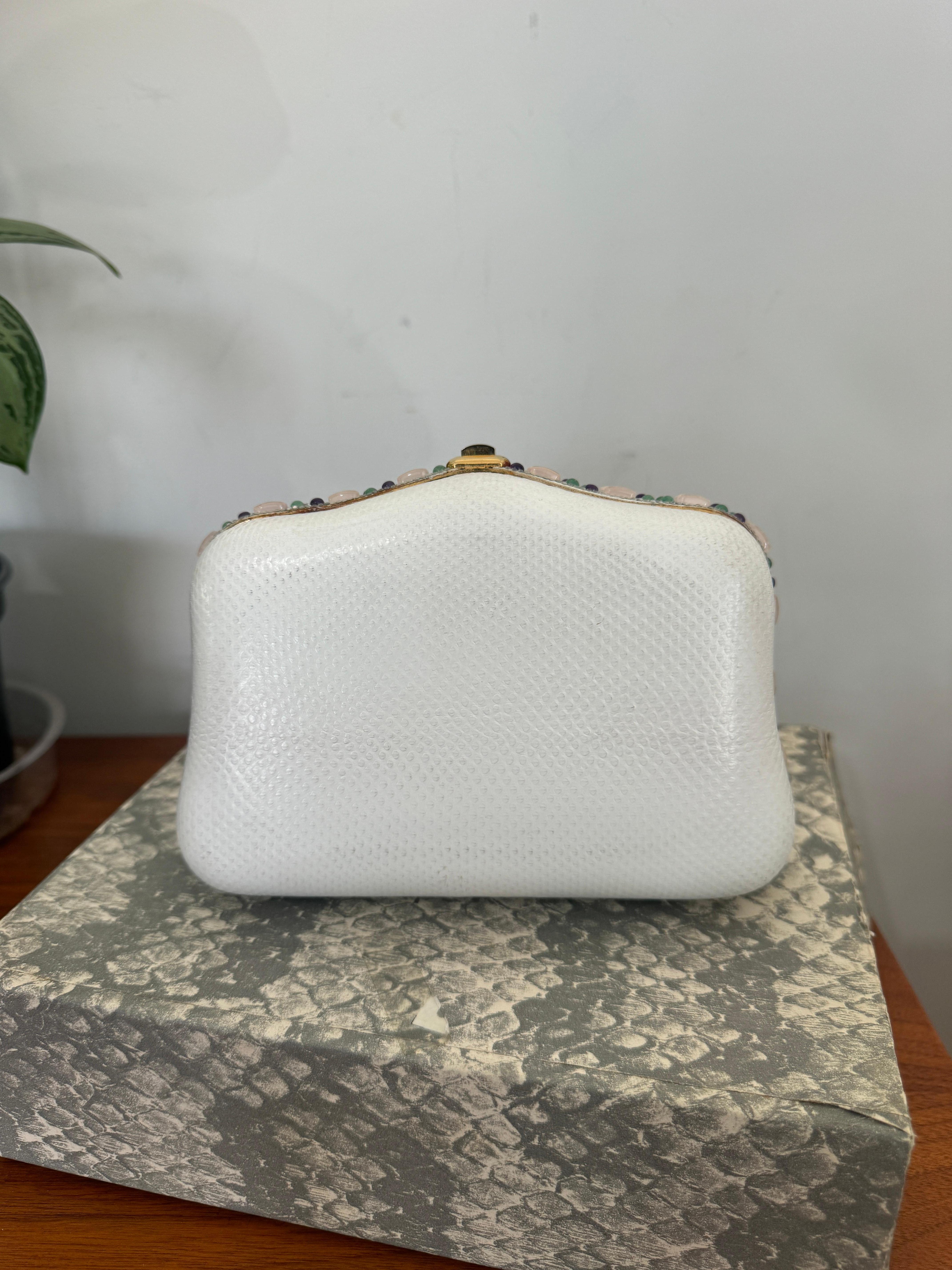 Judith Leiber - Pochette convertible Karung blanche avec bijoux semi-précieux en vente 12