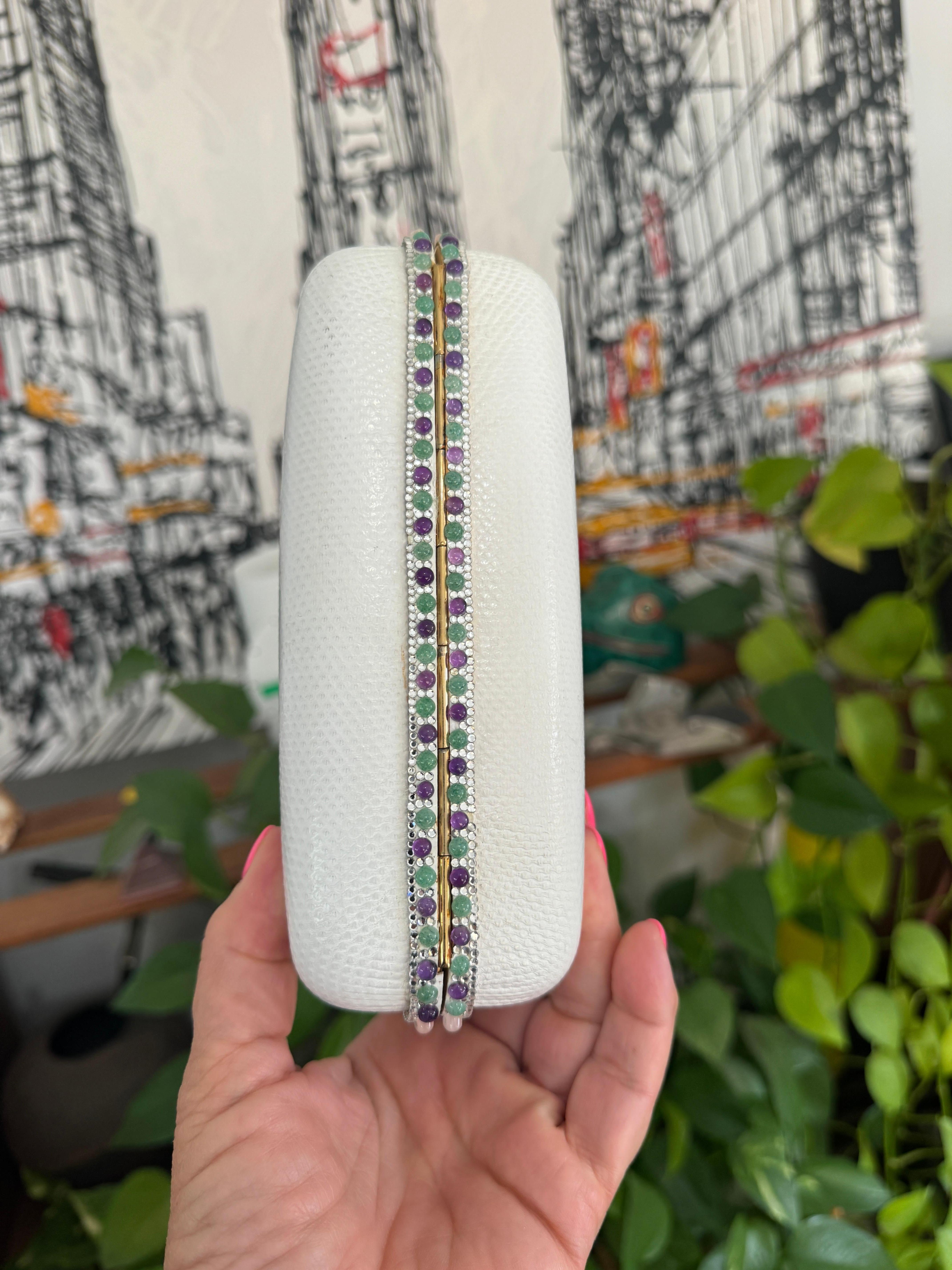 Judith Leiber - Pochette convertible Karung blanche avec bijoux semi-précieux en vente 14