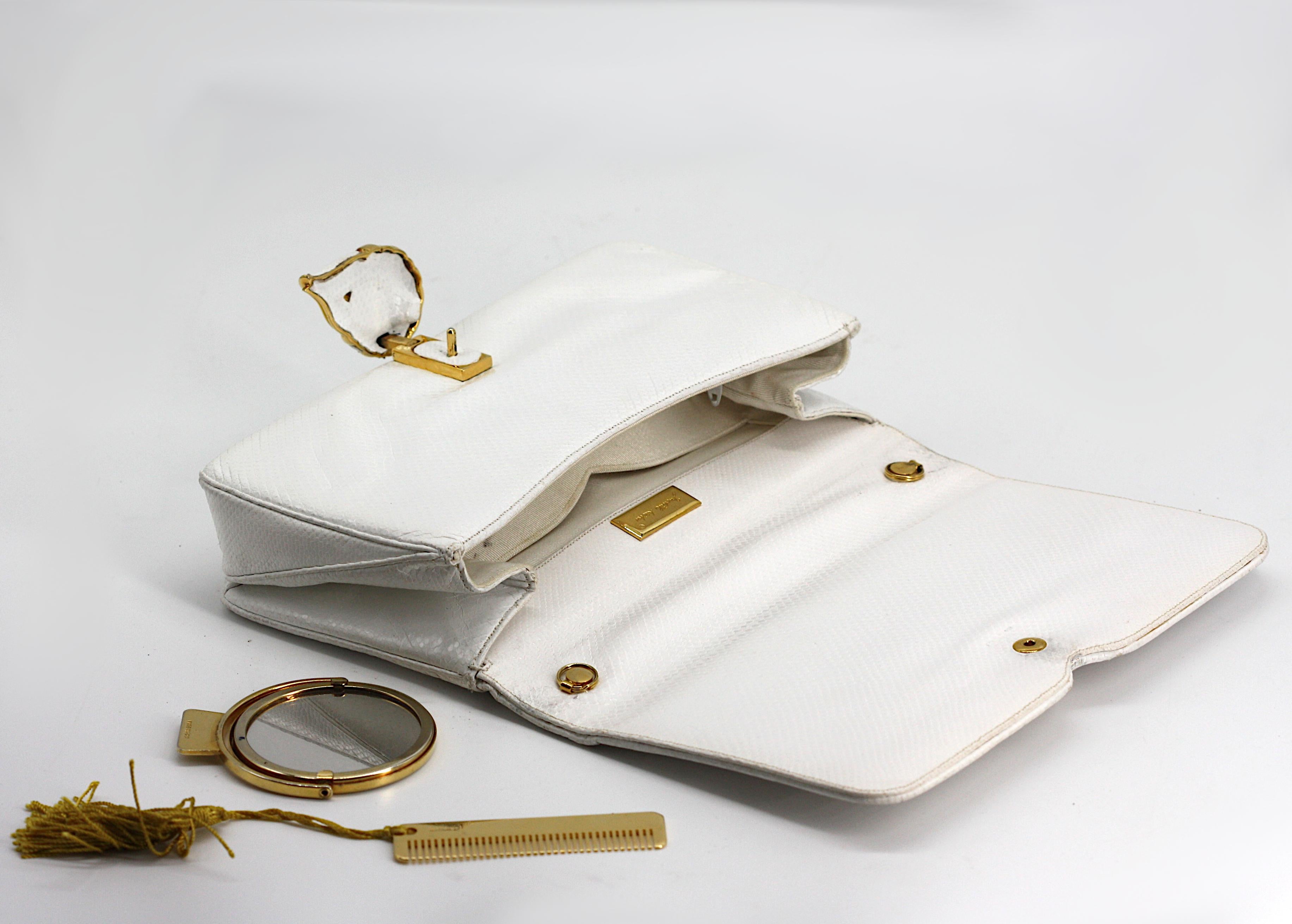 Judith Leiber White Leather Clutch In Good Condition For Sale In West Palm Beach, FL