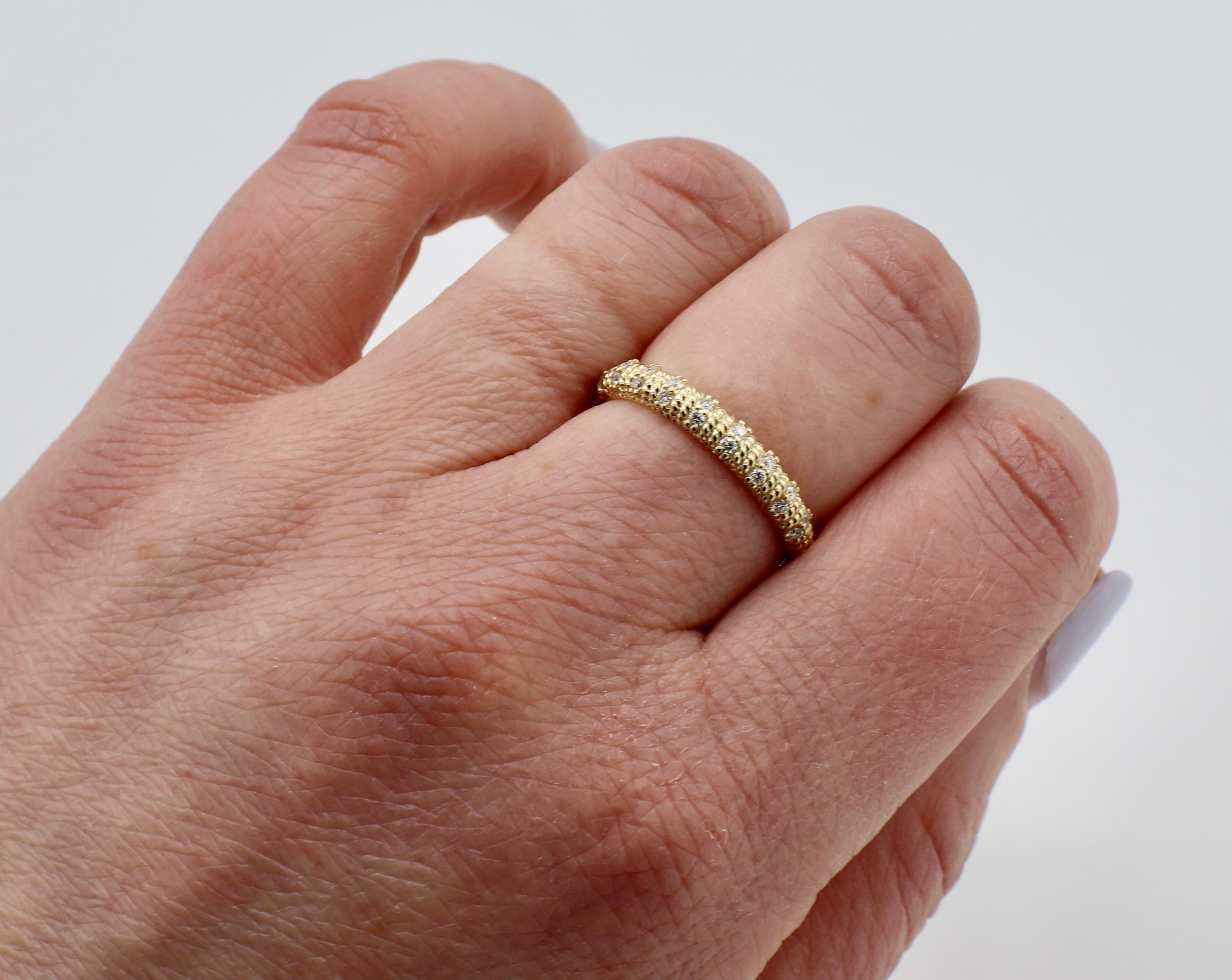 Women's Judith Ripka 14 Karat Yellow Gold & Natural Diamond Band Ring For Sale
