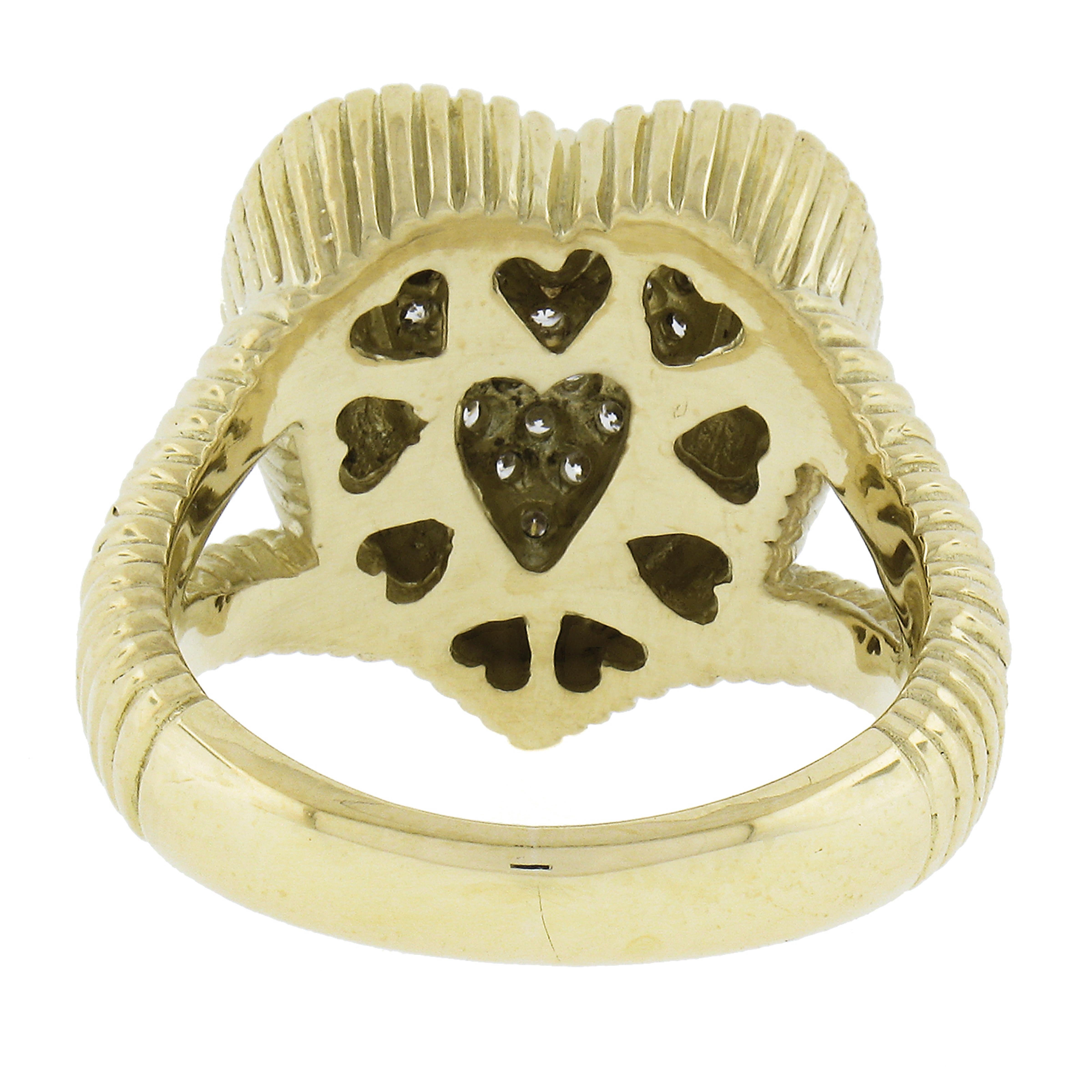 Judith Ripka, bague cœur à tige fendue texturée en or 14 carats avec diamants pavés et rainurés en vente 2