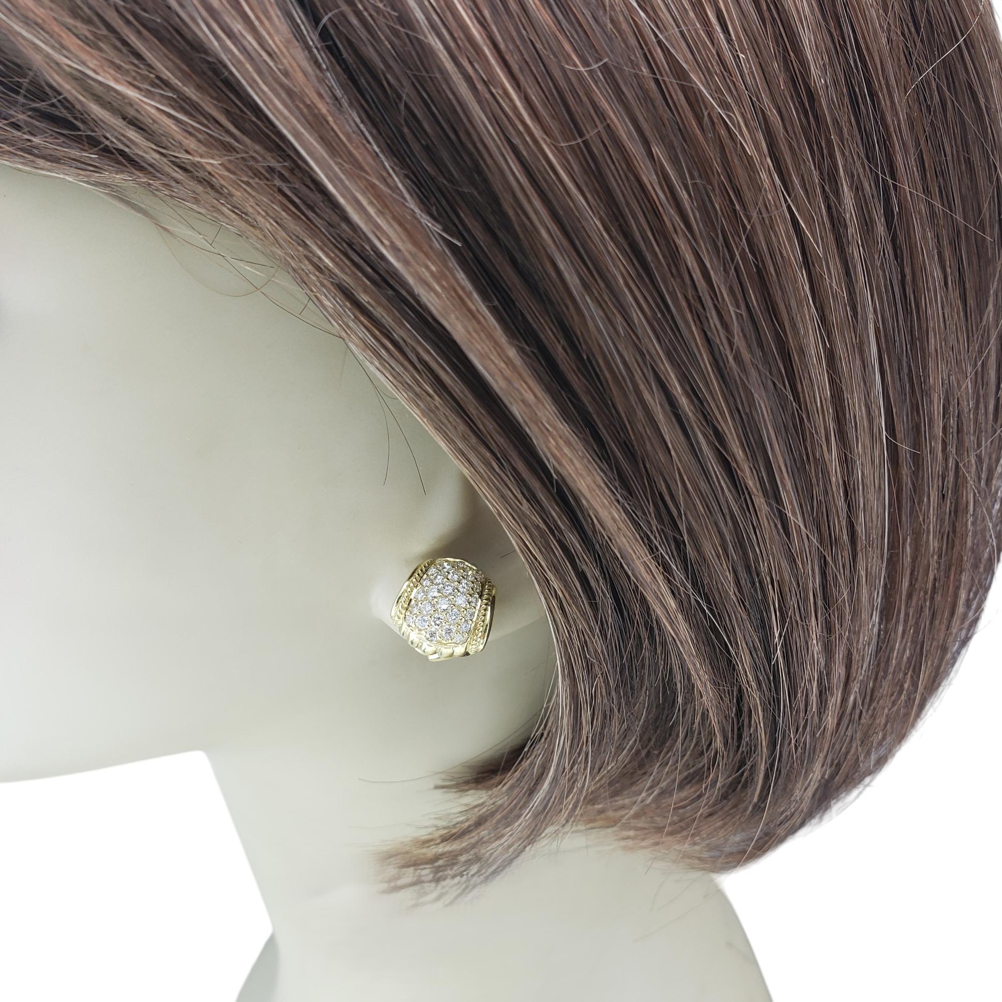 Judith Ripka, boucles d'oreilles dos Omega en or jaune 18 carats et diamants n° 19570 en vente 1