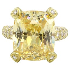 Judith Ripka Bague cocktail en or jaune 18 carats, diamants et cristal jaune