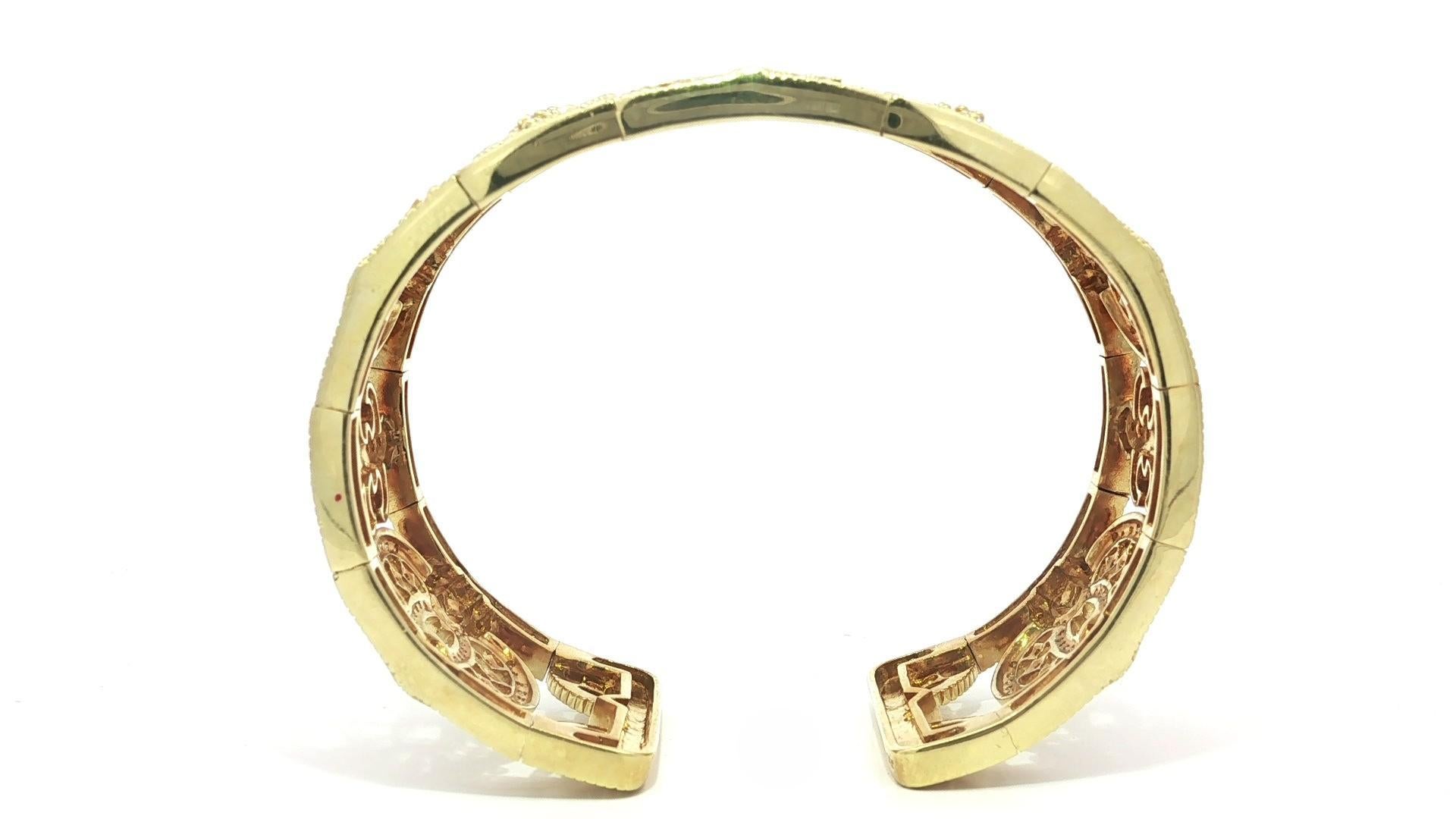 Judith Ripka Bracelet manchette flexible en or 18k avec 3 ctw de diamants ajourés en vente 5