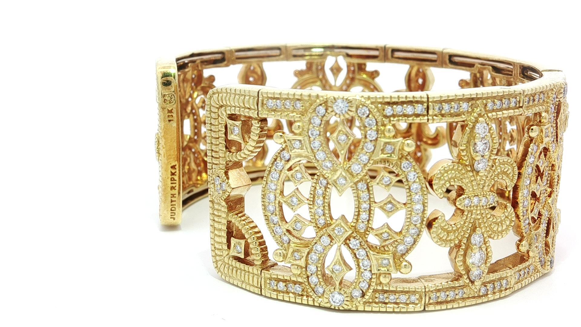 Judith Ripka Bracelet manchette flexible en or 18k avec 3 ctw de diamants ajourés en vente 1
