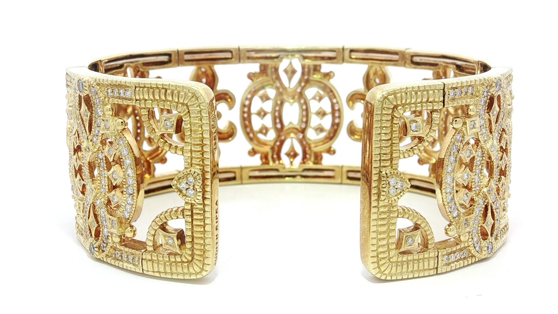 Judith Ripka Bracelet manchette flexible en or 18k avec 3 ctw de diamants ajourés en vente 2