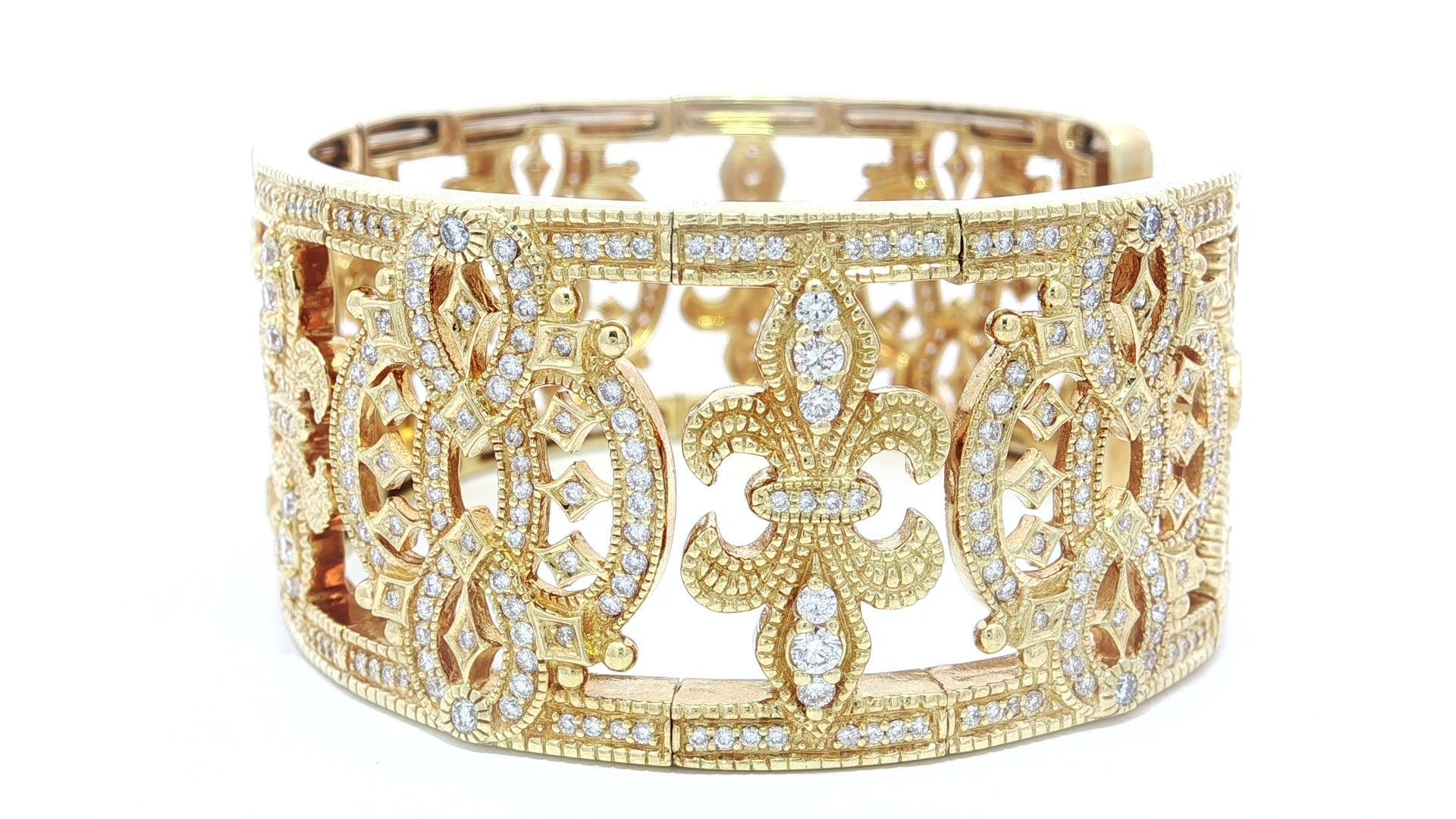 Judith Ripka Bracelet manchette flexible en or 18k avec 3 ctw de diamants ajourés en vente 3