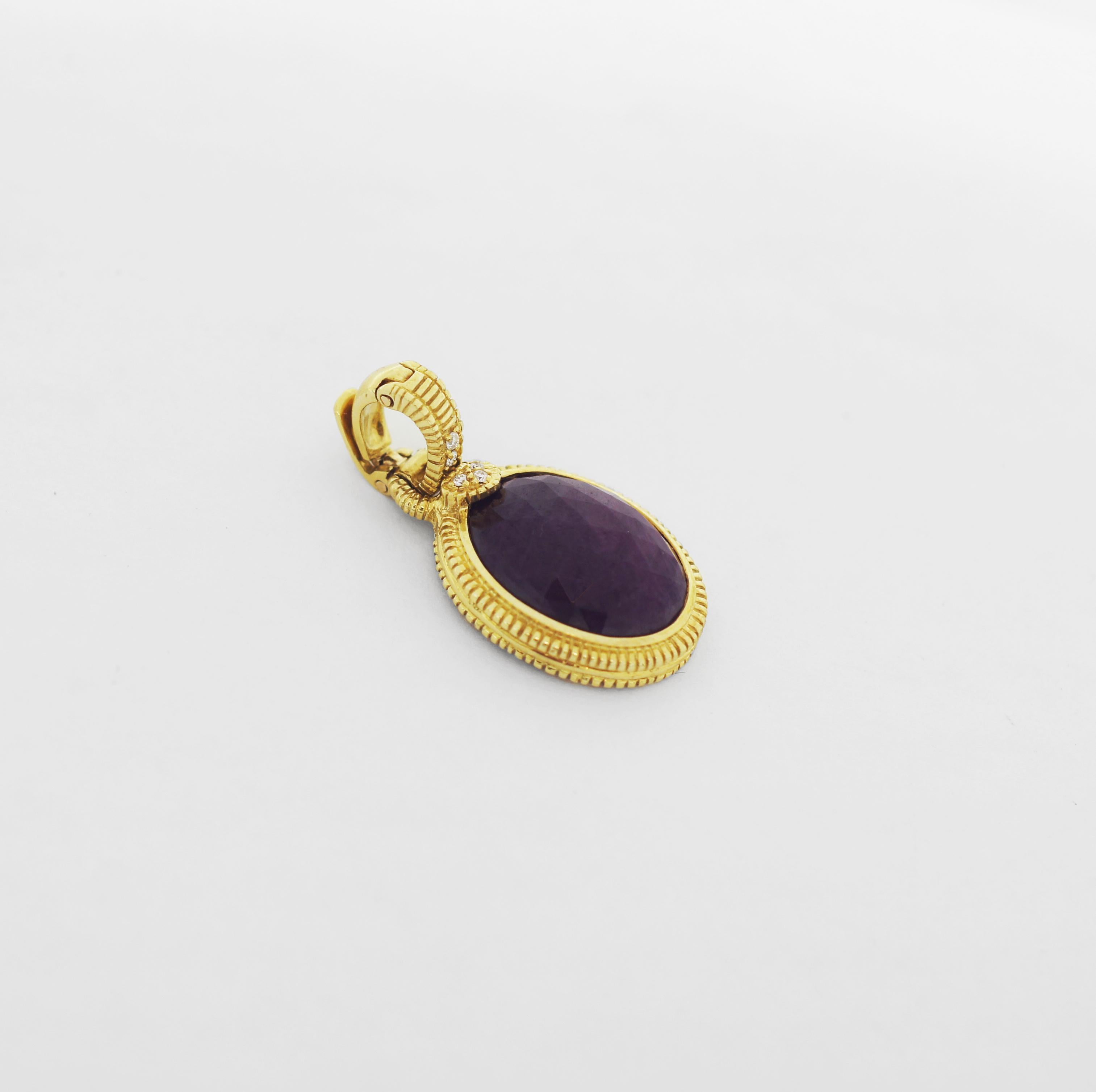 Judith Ripka
oro giallo 18 carati
Ametista con taglio ovale
Lunetta con motivo a cuore e diamanti Brillianti
Cauzione con diamanti e apertura sicura della cerniera
Circa 1,25