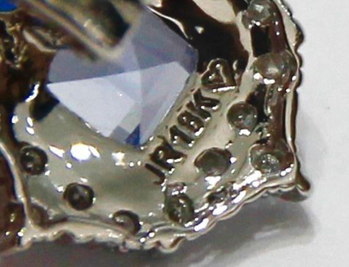 Judith Ripka Ohrringe aus 18 Karat Weißgold mit Diamanten und blauem Topas im Zustand „Neu“ im Angebot in North Miami Beach, FL