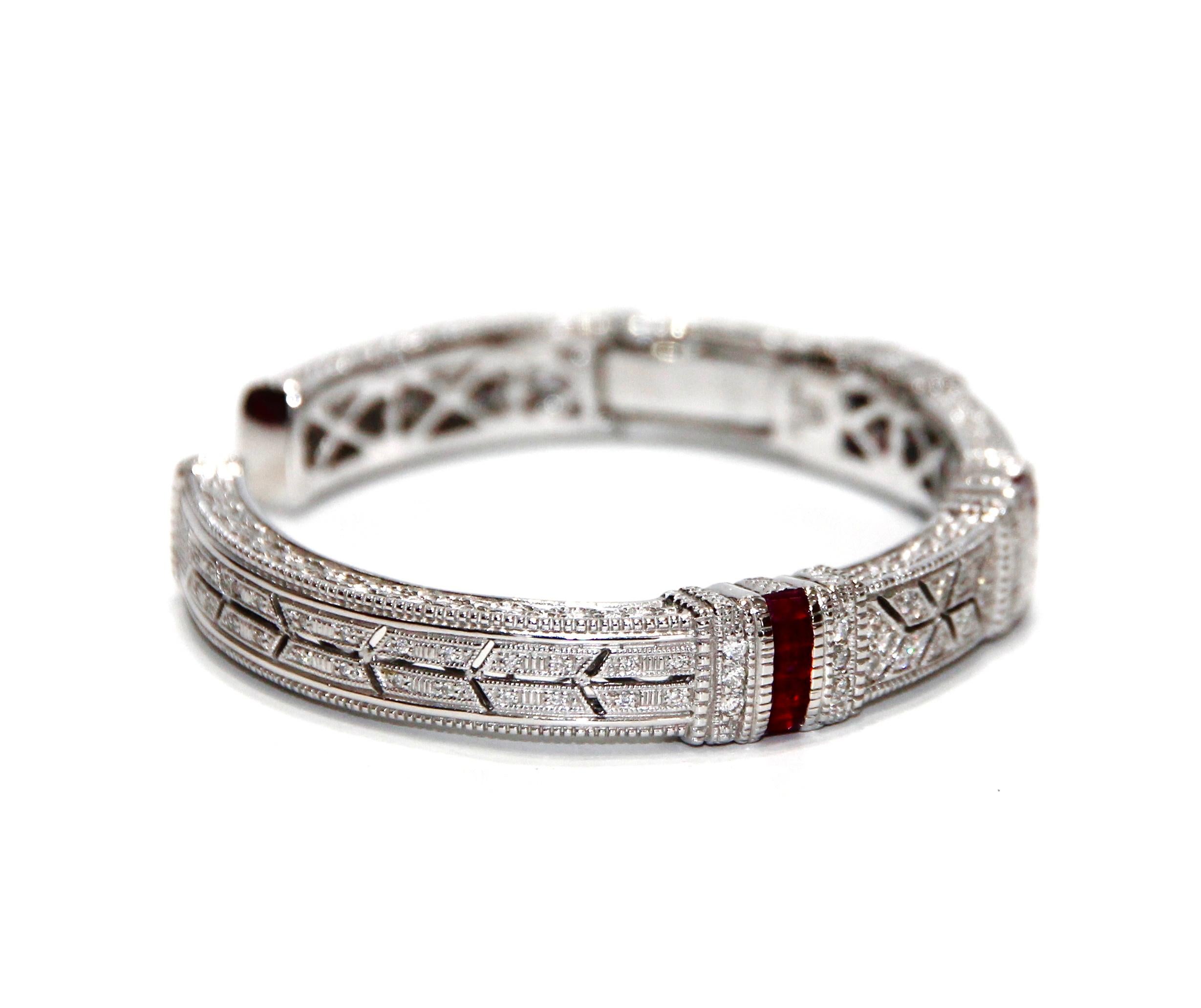 Moderne Judith Ripka Bracelet en or blanc 18 carats avec rubis et diamants  en vente