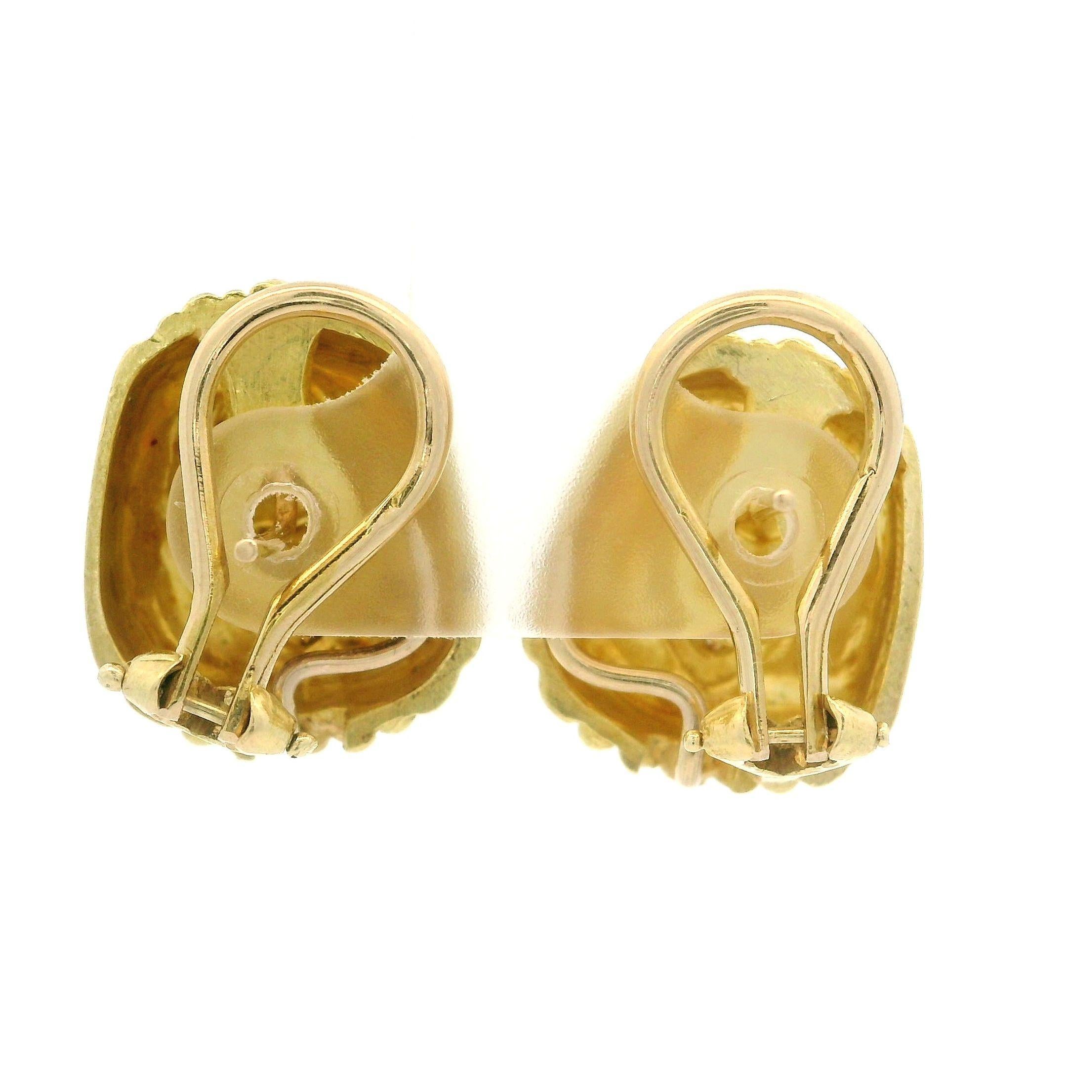 Judith Ripka Ohrringe im matten Knopfleiste-Stil, 18 Karat Gelbgold 0,30 Karat Diamant Herz im Angebot 1
