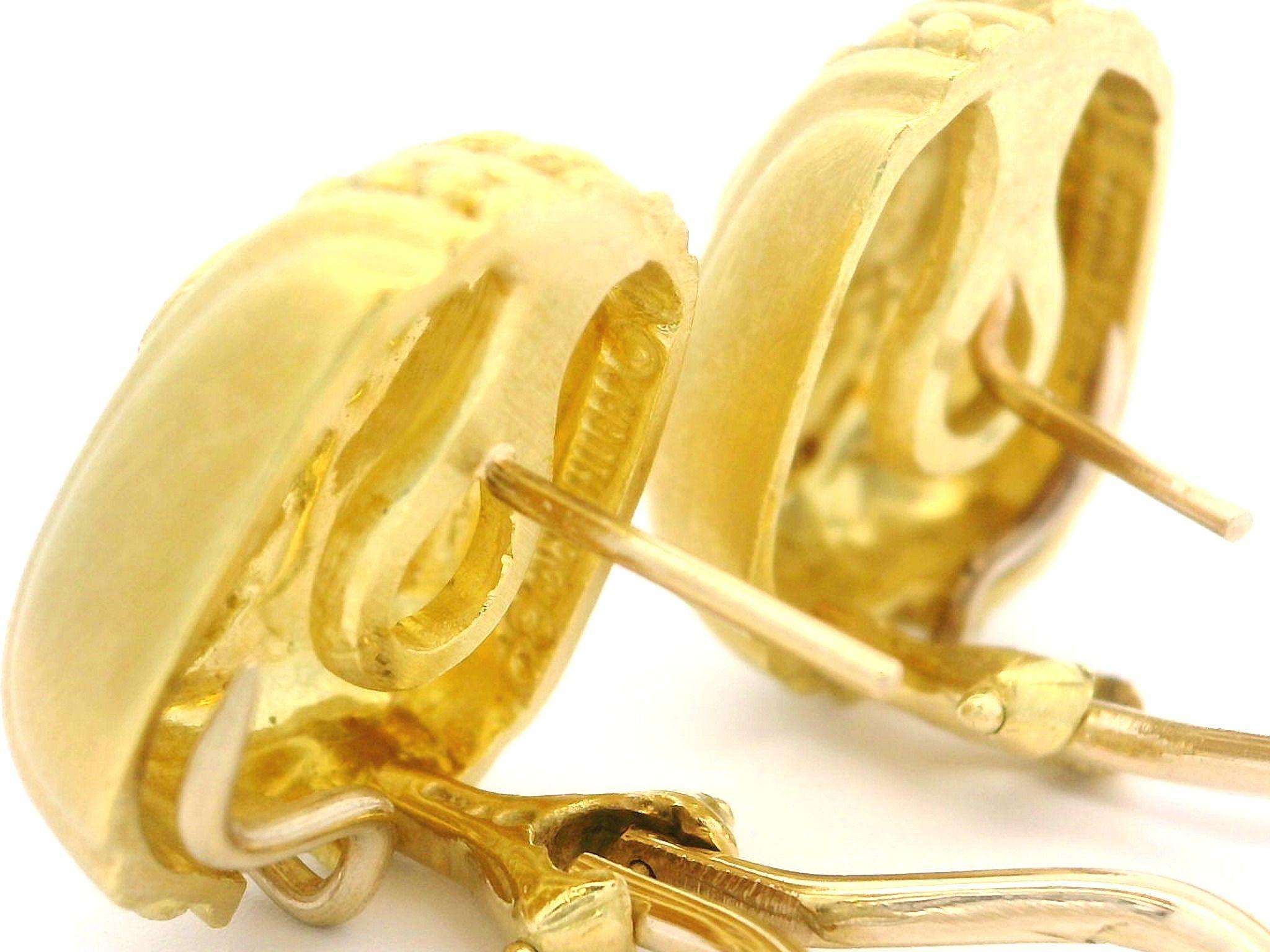 Judith Ripka Ohrringe im matten Knopfleiste-Stil, 18 Karat Gelbgold 0,30 Karat Diamant Herz im Angebot 2