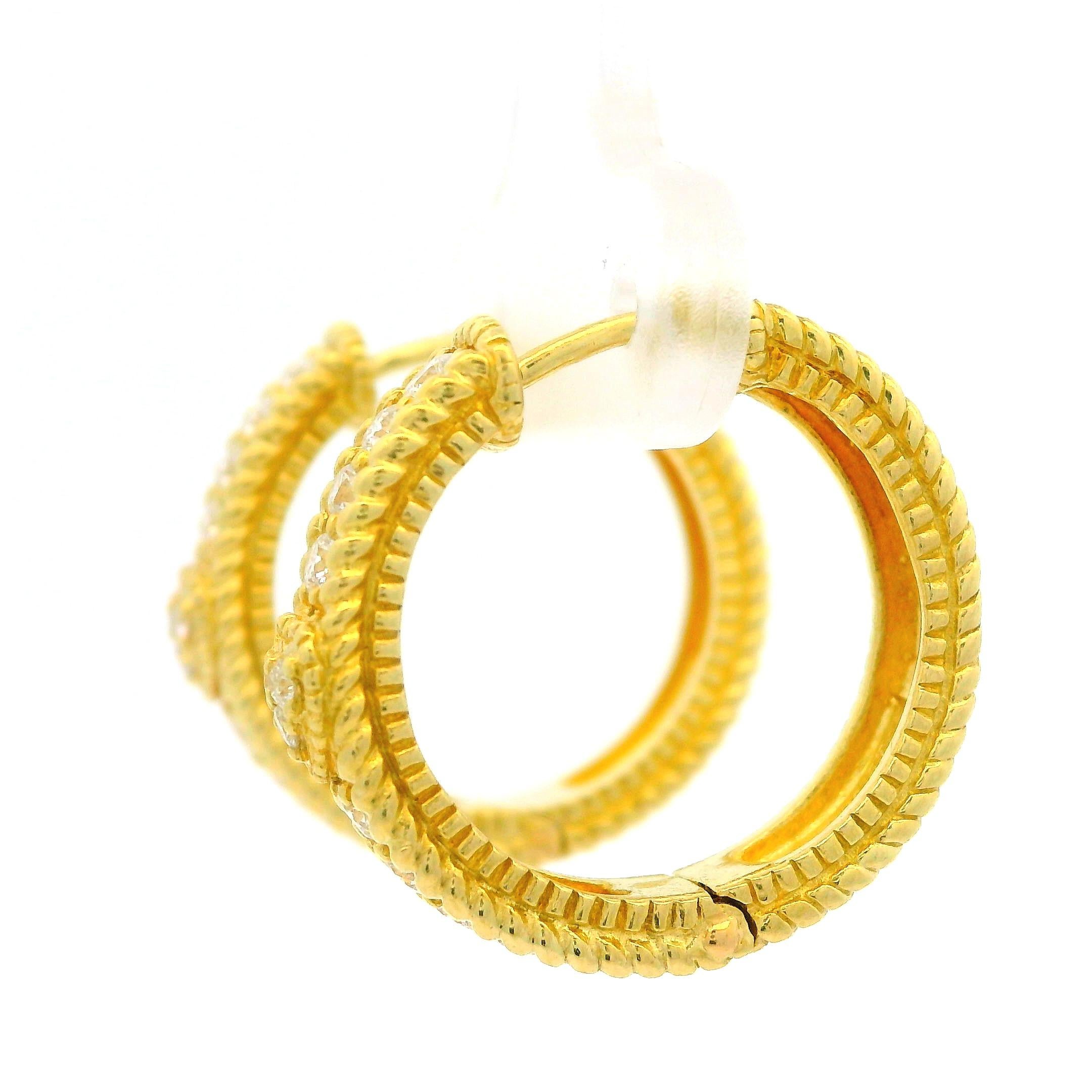 Judith Ripka 18k Yellow Gold 0.42ctw Diamond Textured Twisted Wire Hoop Earrings In Excellent Condition In Montclair, NJ