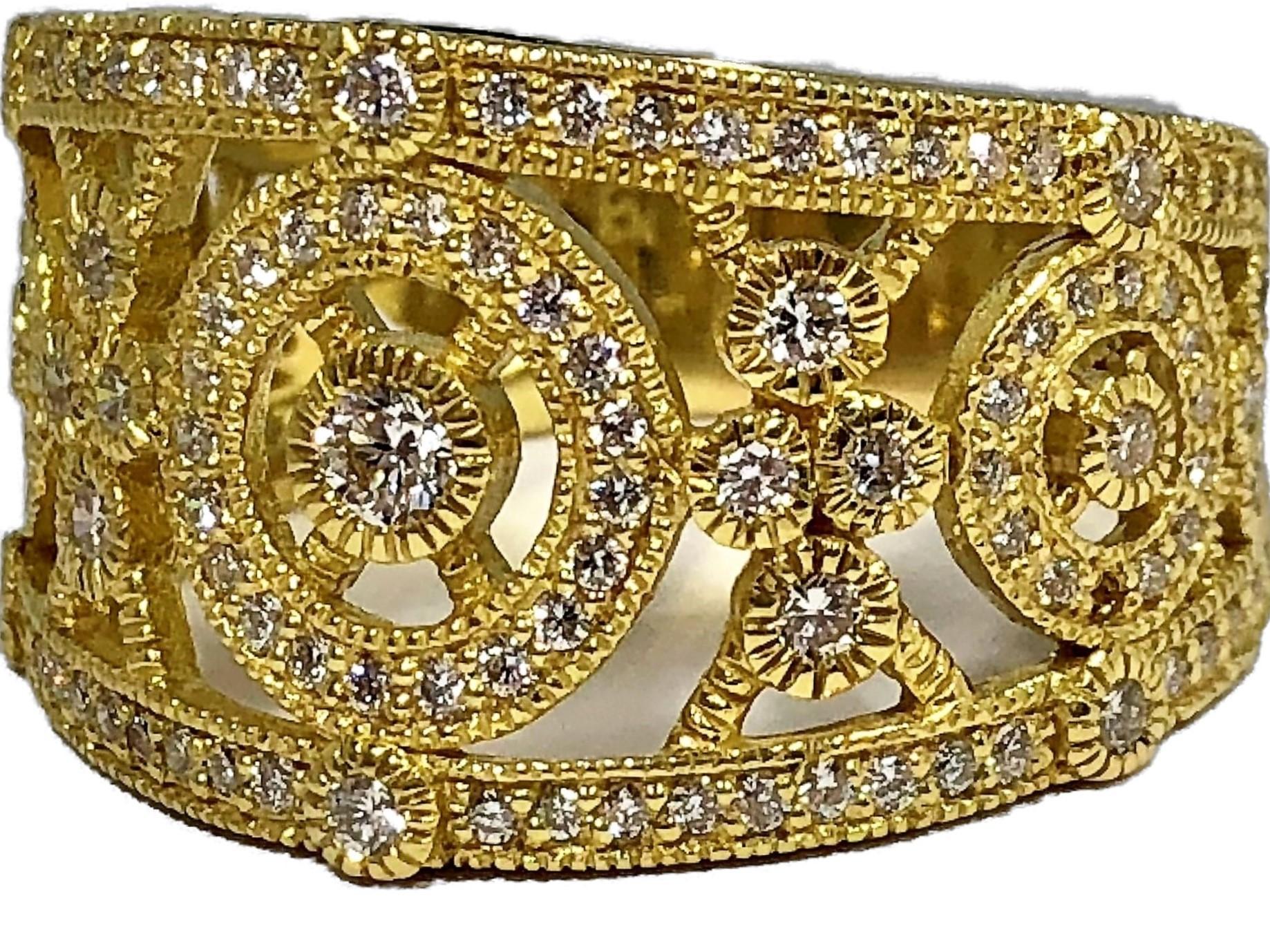 Judith Ripka 18k Yellow Gold and Diamond Band Ring In Good Condition In Palm Beach, FL