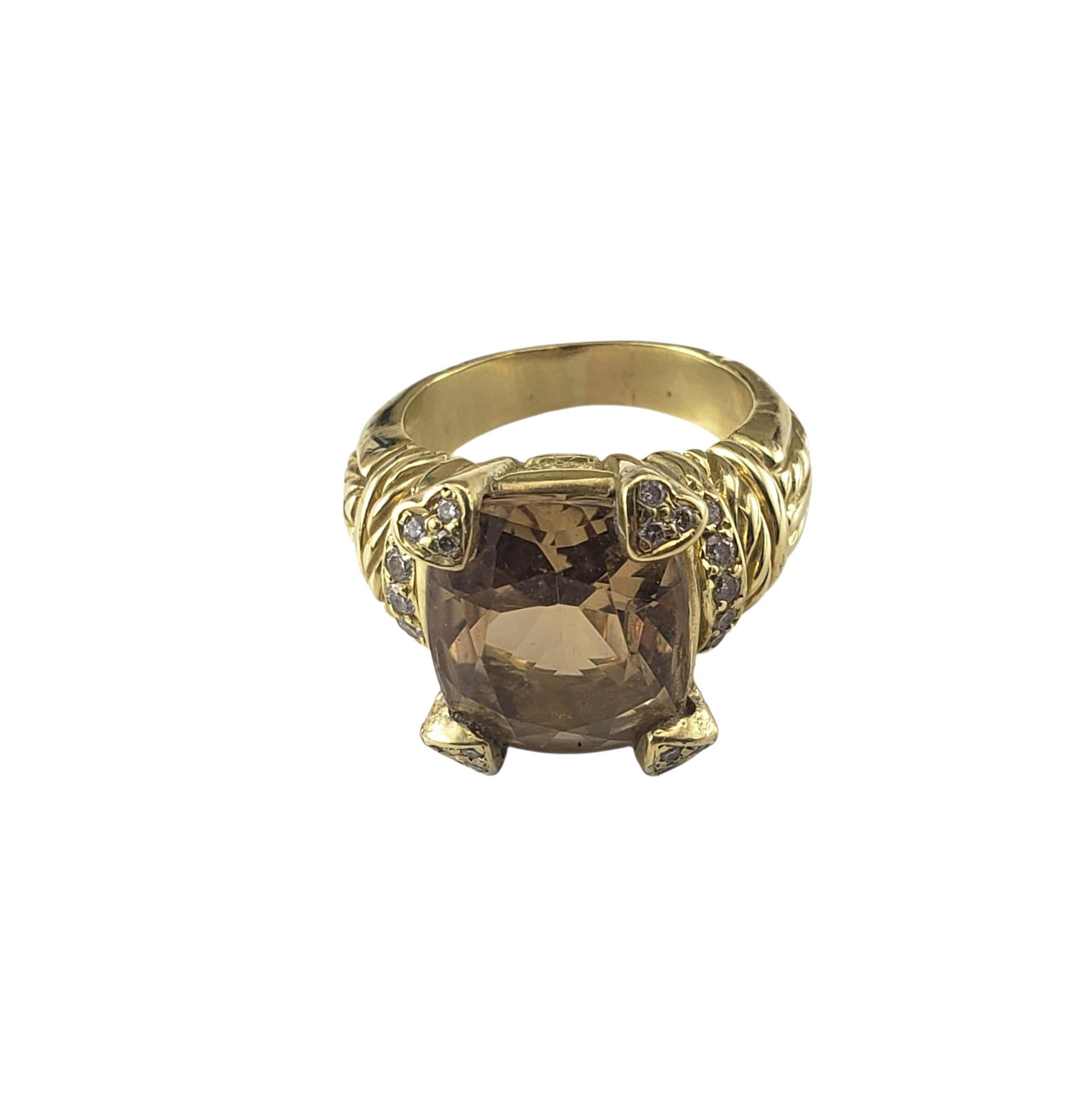 Judith Ripka 18K Gelbgold Citrin und Diamant Ring Größe 7,25

Dieser luxuriöse Ring von Judith Ripka ist aus 18 Karat Gelbgold gefertigt und zeigt einen goldenen Citrin im Kissenschliff als Herzstück. Der Stein wird von den für Ripka typischen