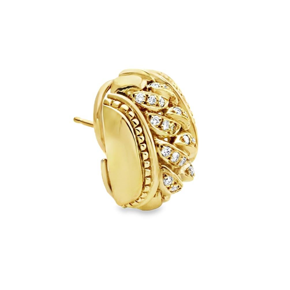 Moderne Judith Ripka - Boucles d'oreilles Huggie en or jaune 18 carats avec diamants à l'intérieur de la boucle. en vente