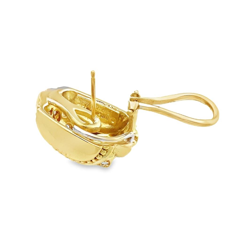 Taille brillant Judith Ripka - Boucles d'oreilles Huggie en or jaune 18 carats avec diamants à l'intérieur de la boucle. en vente
