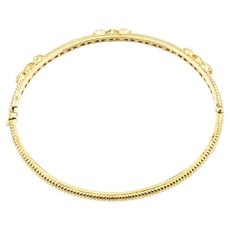 Judith Ripka 18 Karat Yellow Gold and Diamond Hinged Romance Bangle Bracelet In Excellent Condition In Sherman Oaks, CA