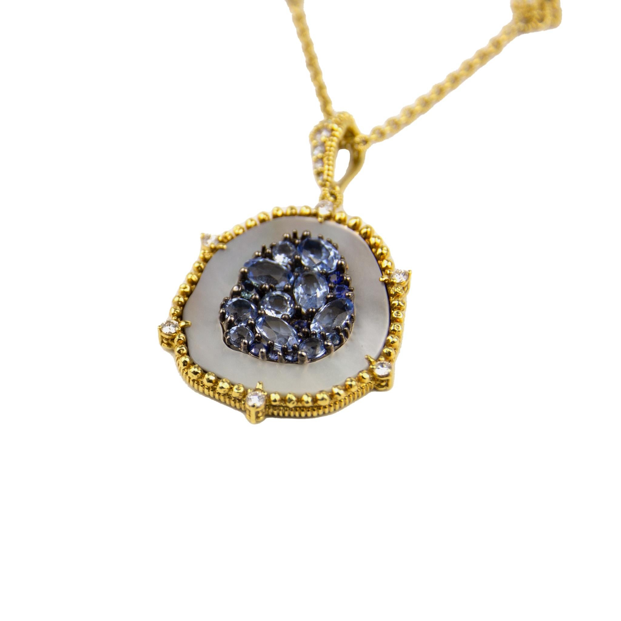 Judith Ripka 18K Pendant Necklace
Pendant material: Yellow Gold and Mother of Pearl
Quartz: 3.72ctw
Sapphire: 0.35ctw
SKU: JR01021
Retail price: 14,280.00