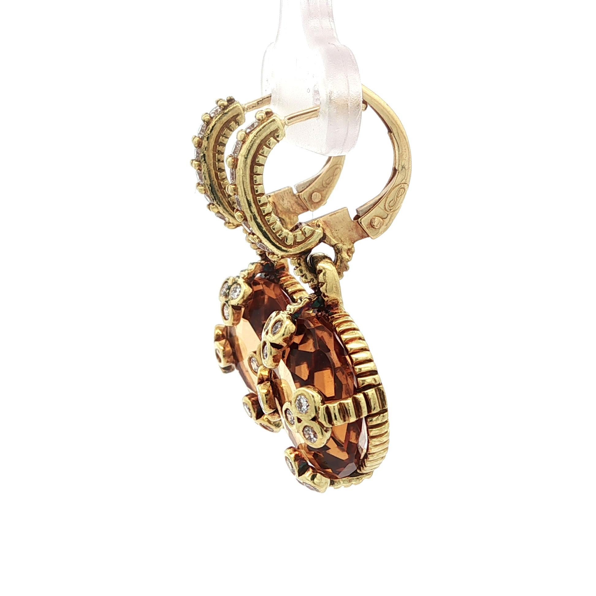 -A. Stone
(2) Citrino naturale autentico - taglio rotondo Brilliante - incastonato - colore arancio miele - 12,5 mm (circa)
(36) Diamanti Nature autentici - Taglio rotondo Brilliante - Incastonati - Colore F/G - Purezza VS1/VS2 - 0,50ctw