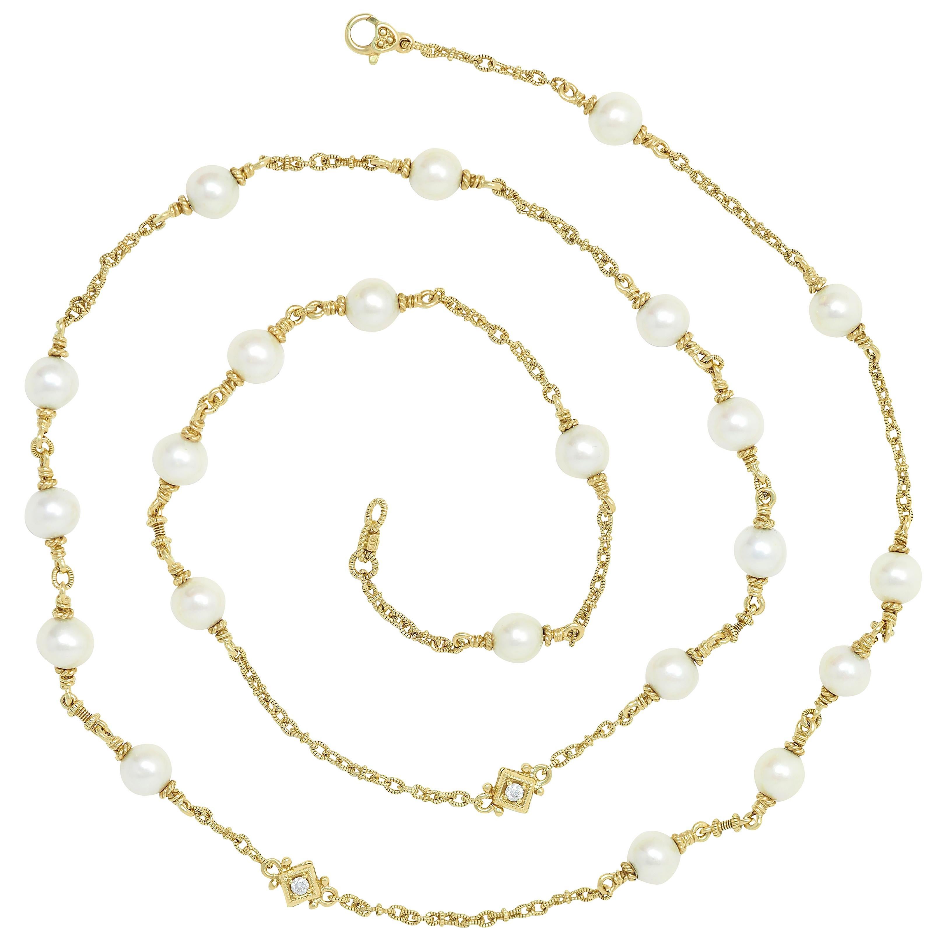 Contemporain Judith Ripka, collier station en or jaune 18 carats avec perles Akoya et diamants, années 2000 en vente