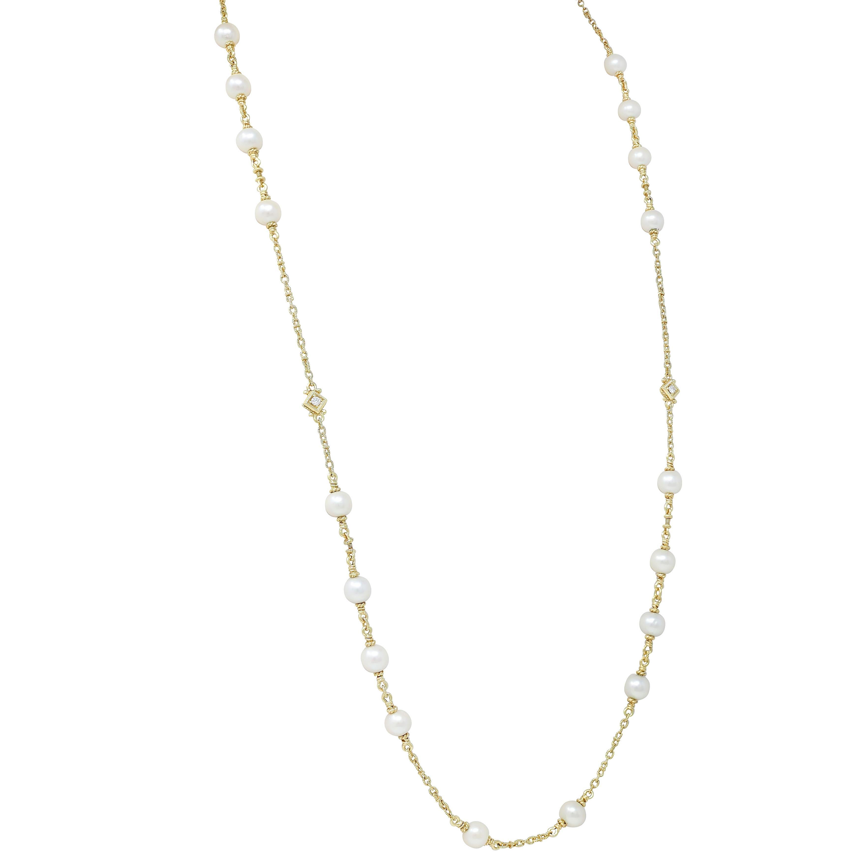 Taille ronde Judith Ripka, collier station en or jaune 18 carats avec perles Akoya et diamants, années 2000 en vente