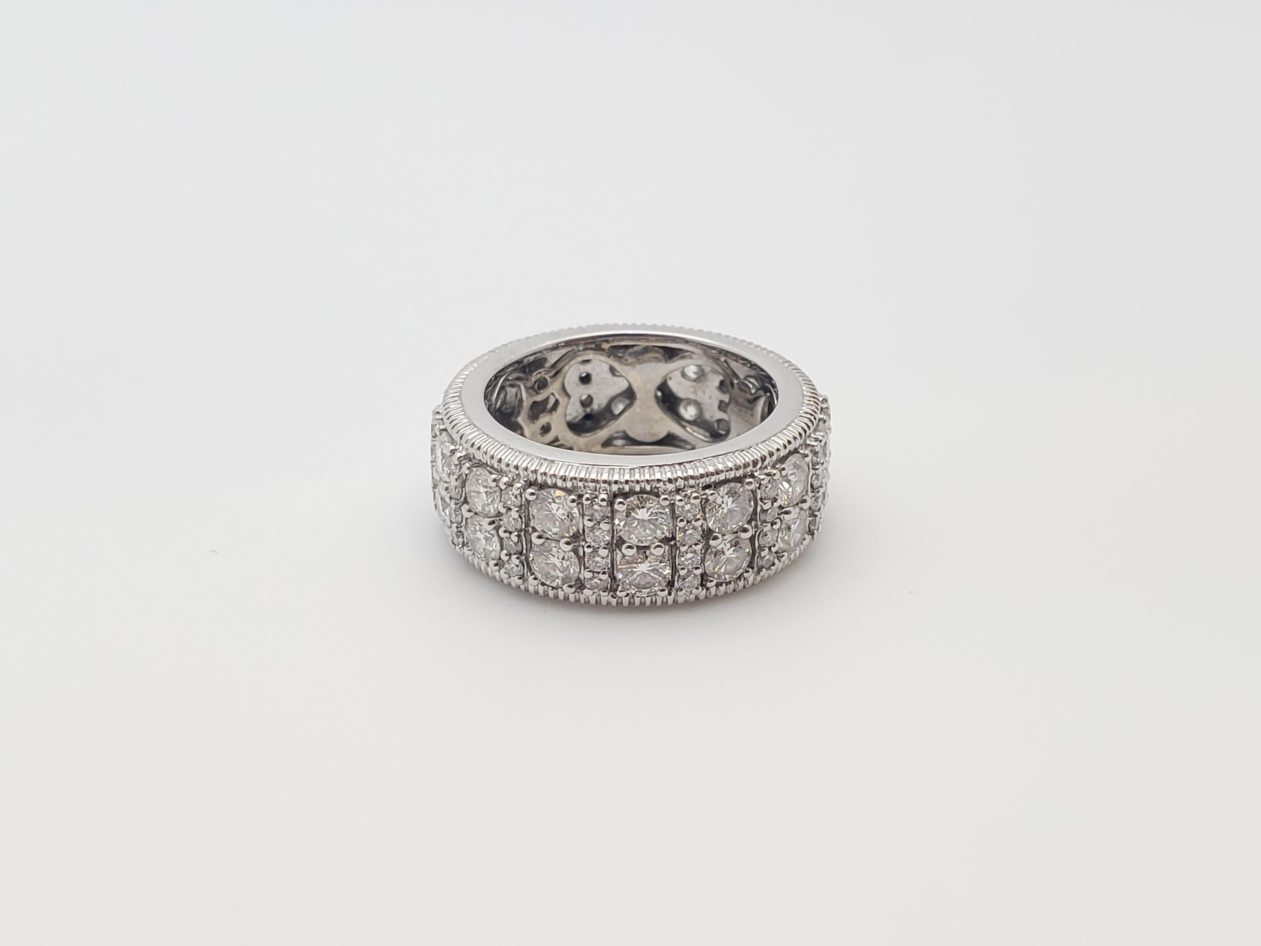 Anello a fascia per l'eternità in oro bianco 18 carati con diamante da 3,55 carati di Judith Ripka In condizioni ottime in vendita a Westport, CT