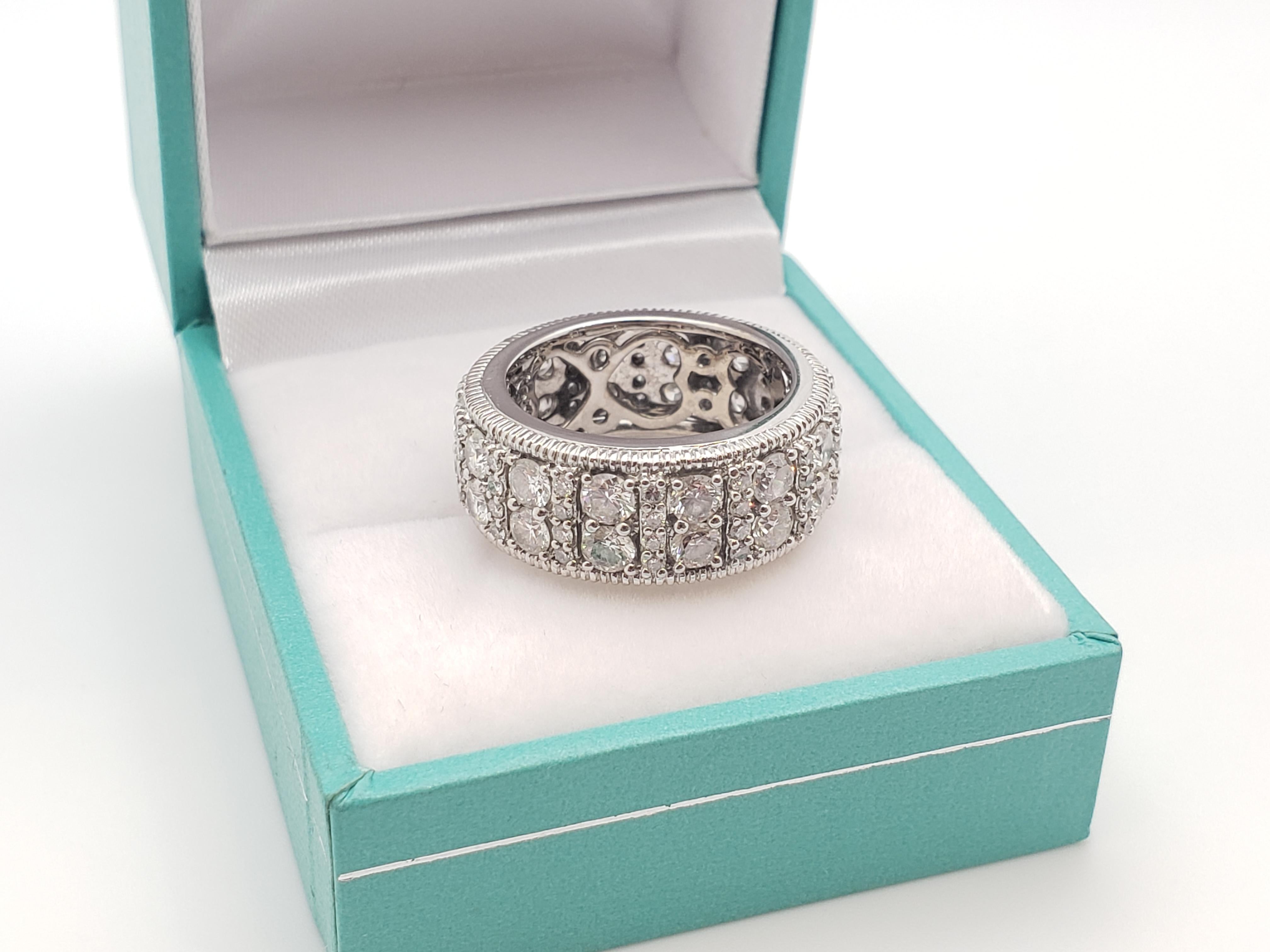 Anello a fascia per l'eternità in oro bianco 18 carati con diamante da 3,55 carati di Judith Ripka in vendita 1