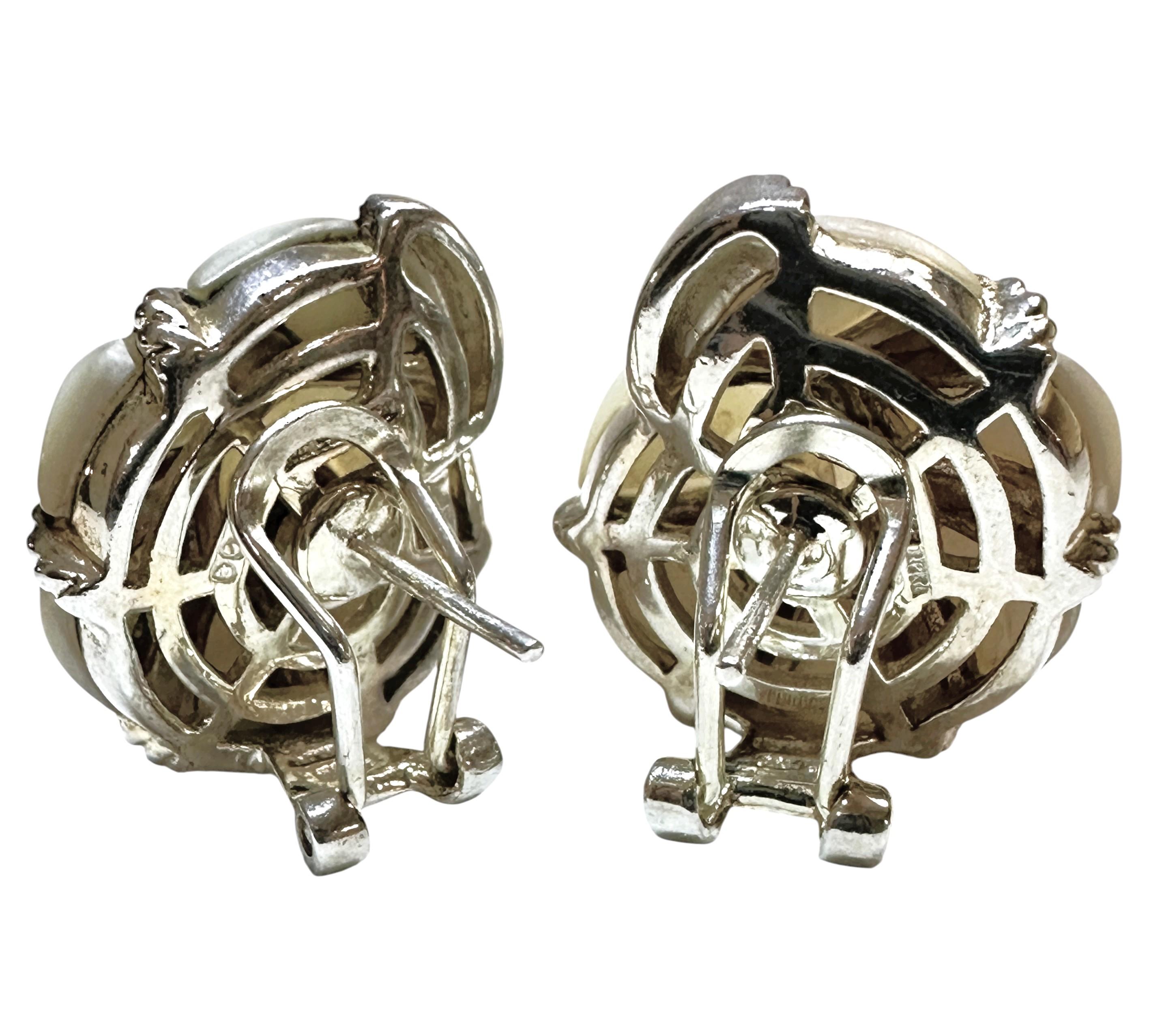 Judith Ripka 925 Sterling Perlmutt Nautilus Shell Omega Back Ohrringe (Gemischter Schliff) im Angebot