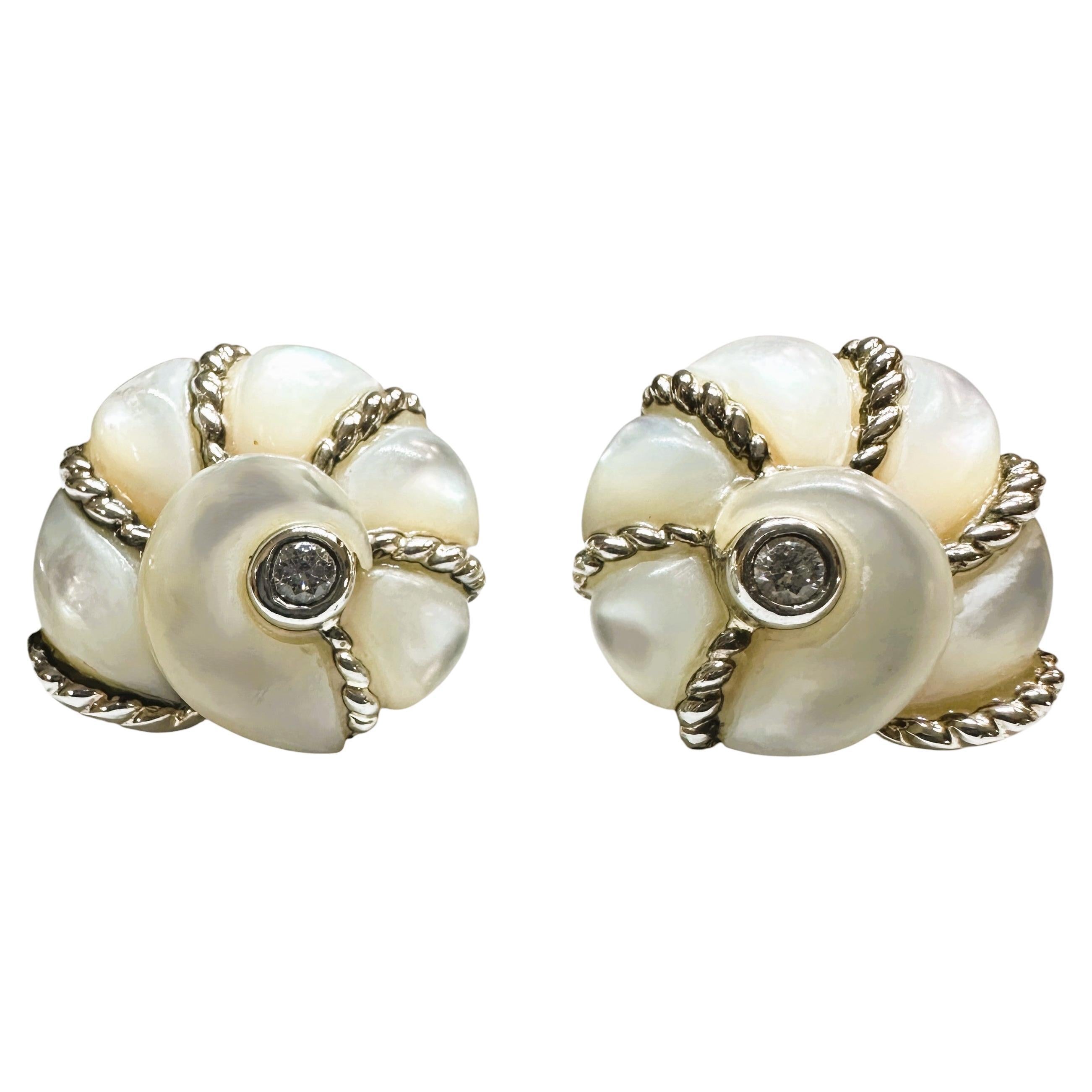 Judith Ripka Pendientes Concha Nautilus Omega Back de Plata de Ley 925