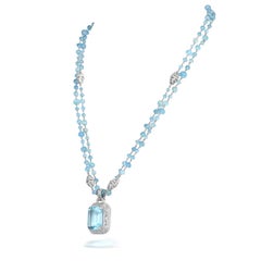 Long collier Judith Ripka en or blanc 18 carats, avec aigue-marine et diamants